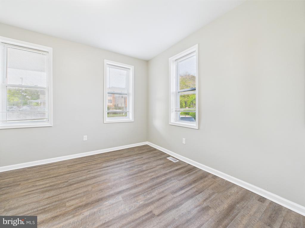 300 W CHESAPEAKE AVENUE Unit: 1
