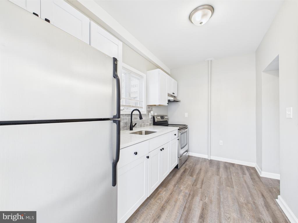 300 W CHESAPEAKE AVENUE Unit: 1