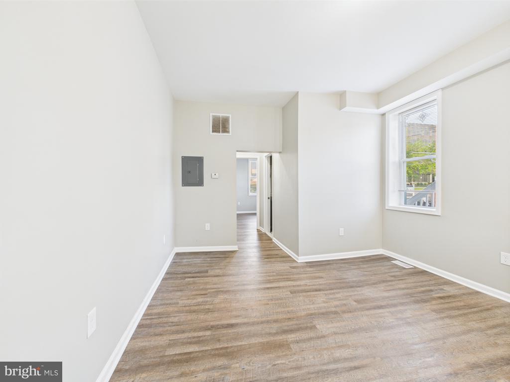 300 W CHESAPEAKE AVENUE Unit: 1
