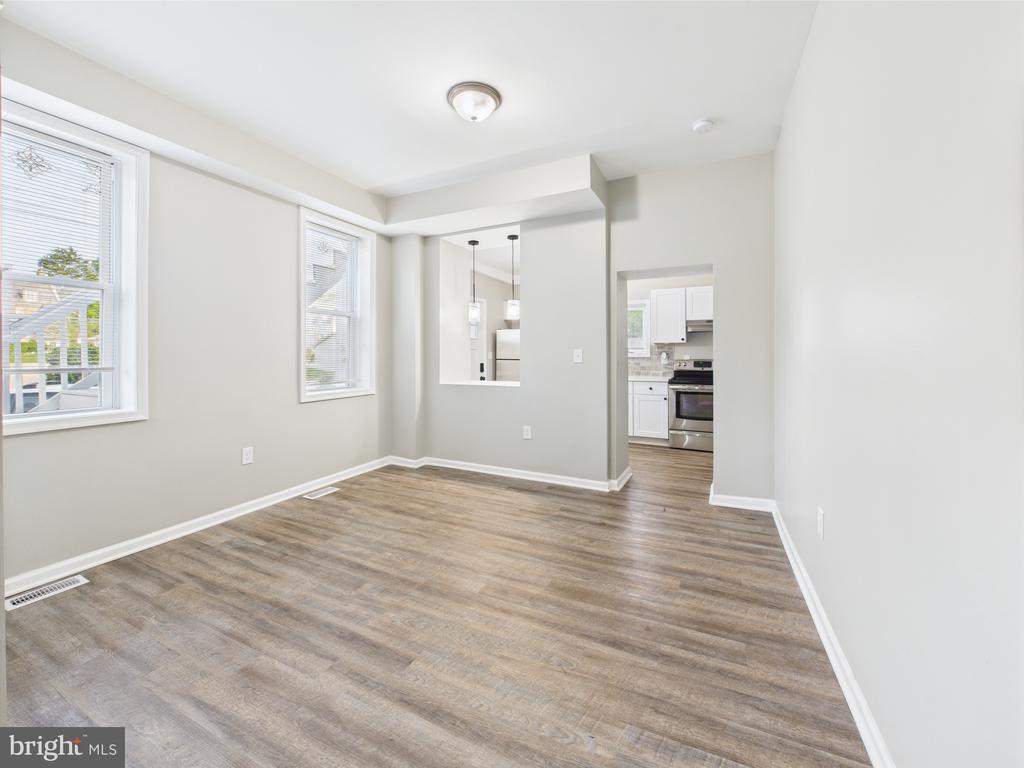 300 W CHESAPEAKE AVENUE Unit: 1