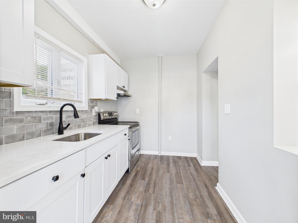 300 W CHESAPEAKE AVENUE Unit: 1