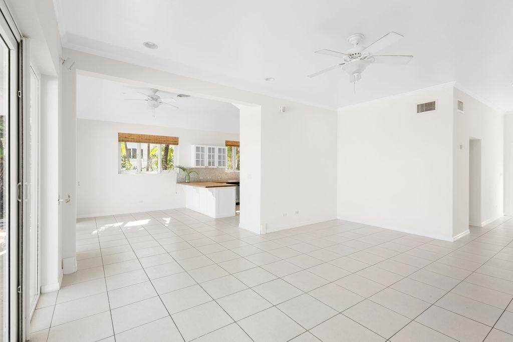 Marbella Shores - WEST BAY ST