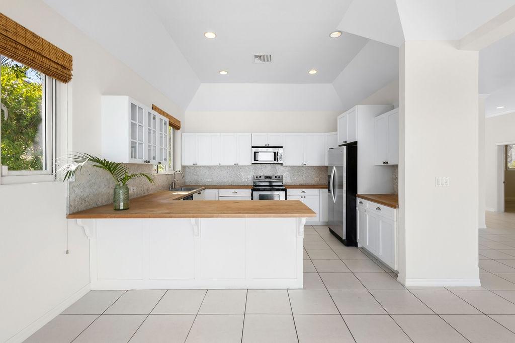 Marbella Shores - WEST BAY ST