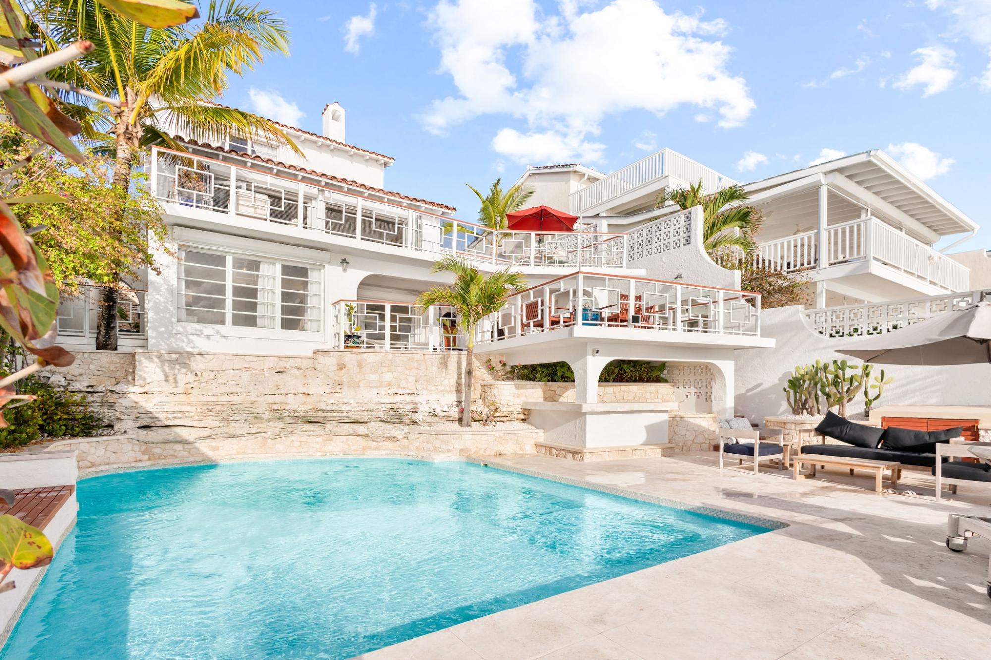 DOLPHINS VILLA & LOT OFB