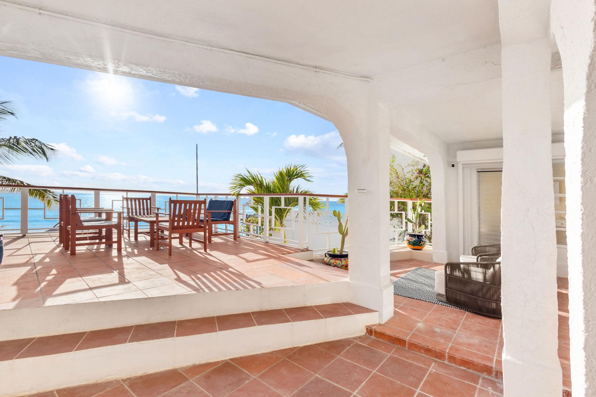 DOLPHINS VILLA & LOT OFB