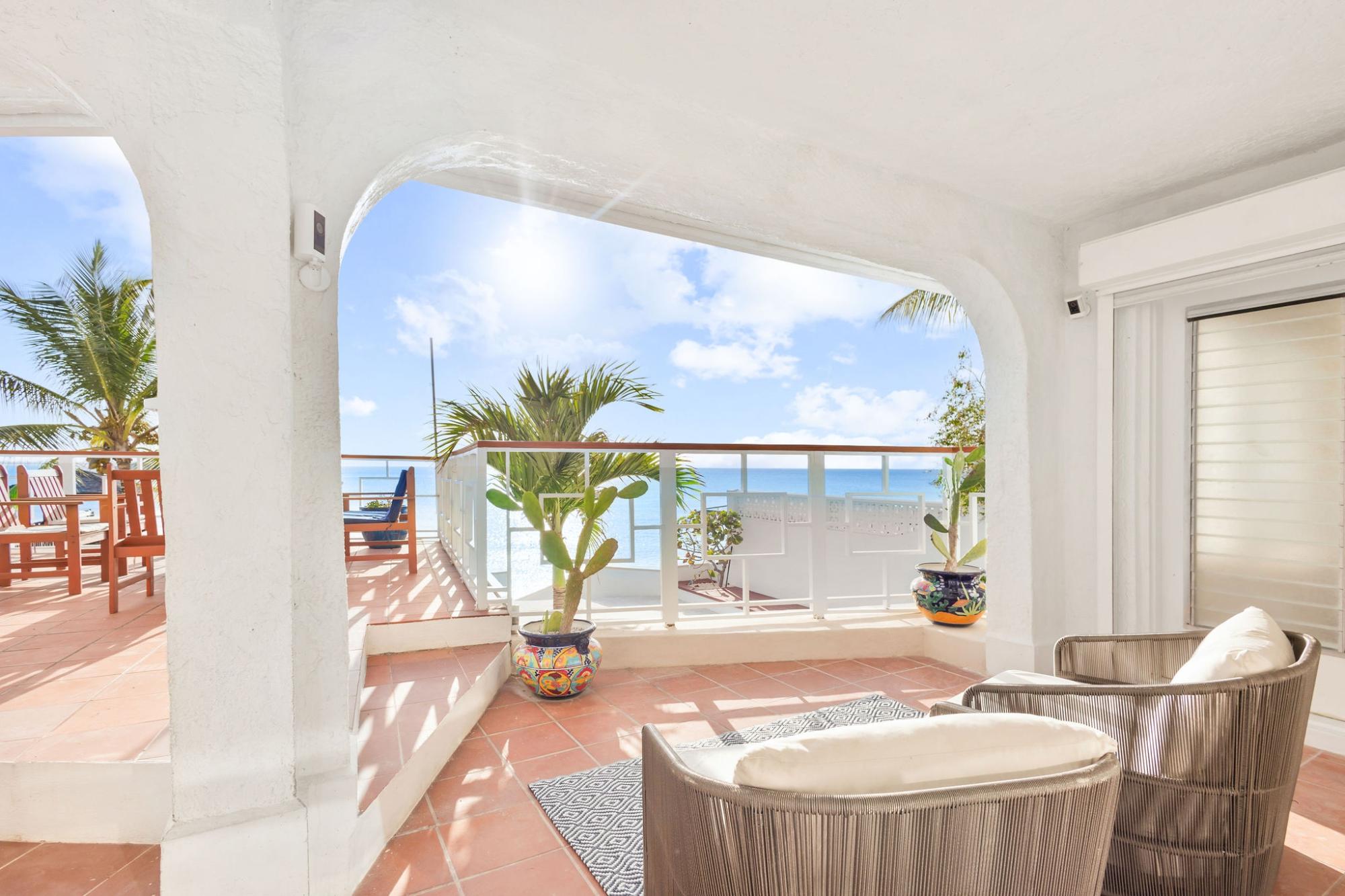 DOLPHINS VILLA & LOT OFB