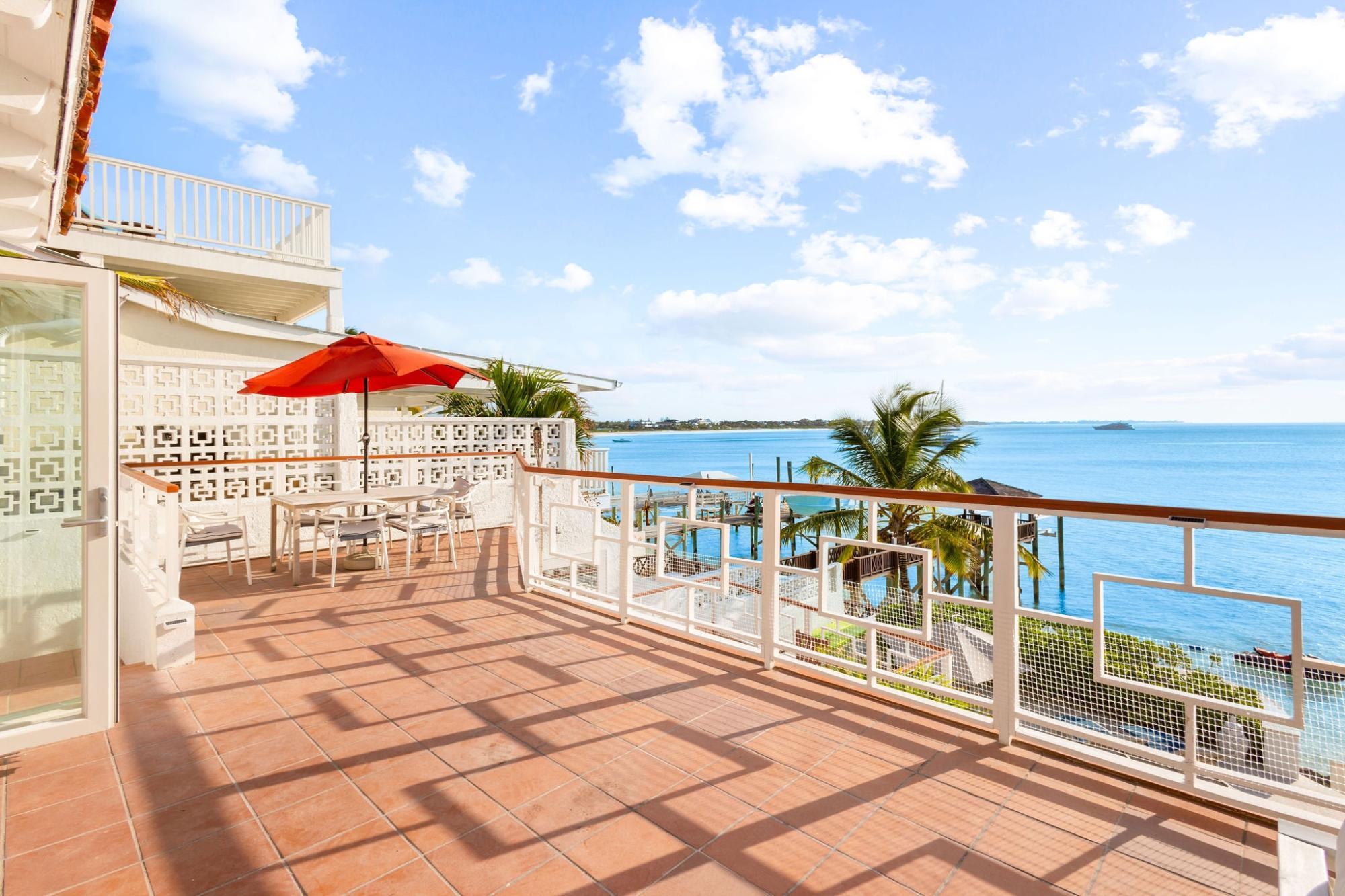 DOLPHINS VILLA & LOT OFB