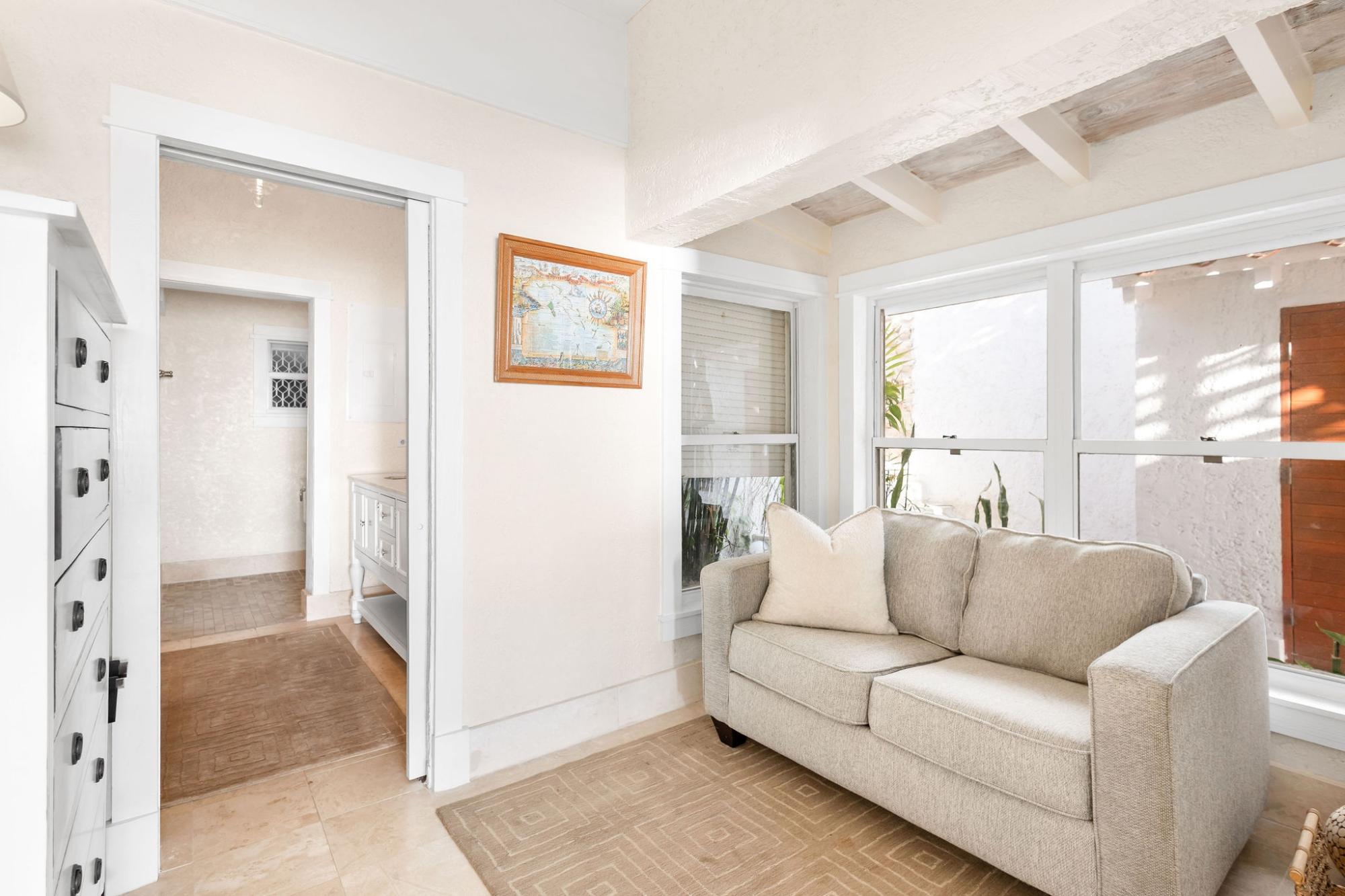 DOLPHINS VILLA & LOT OFB