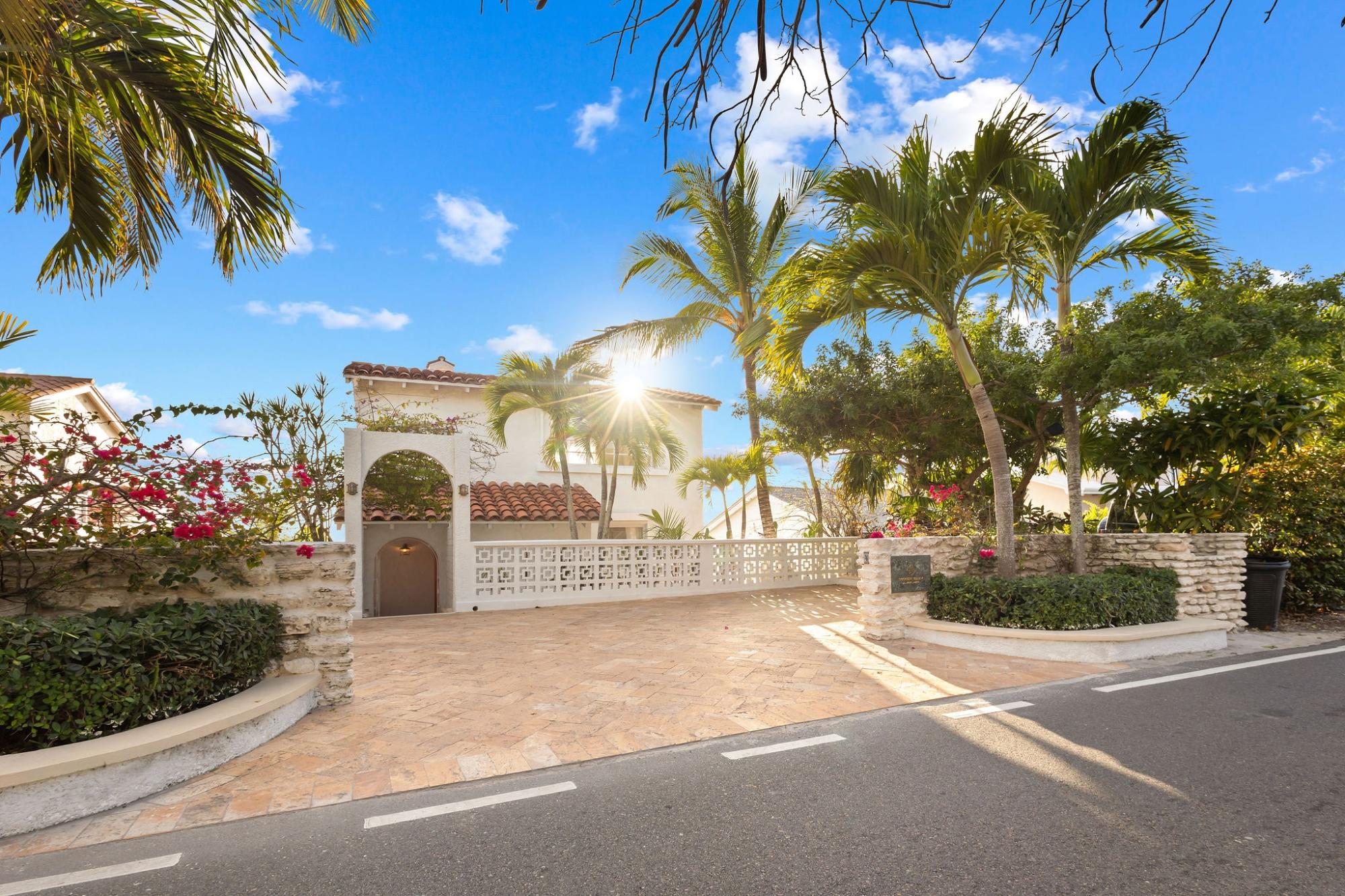 DOLPHINS VILLA & LOT OFB