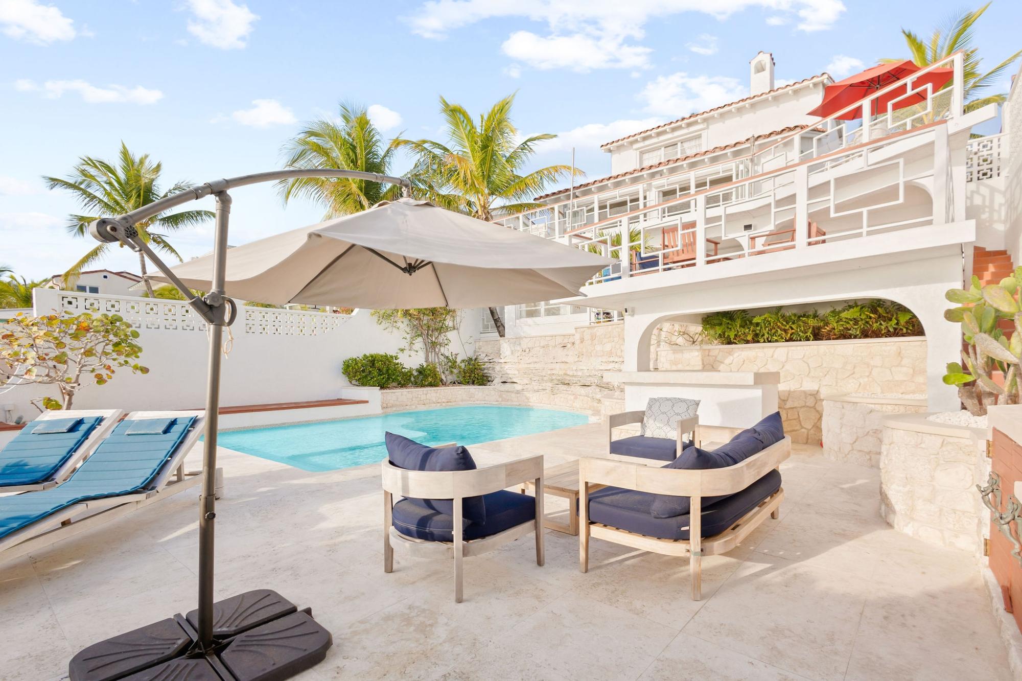 DOLPHINS VILLA & LOT OFB
