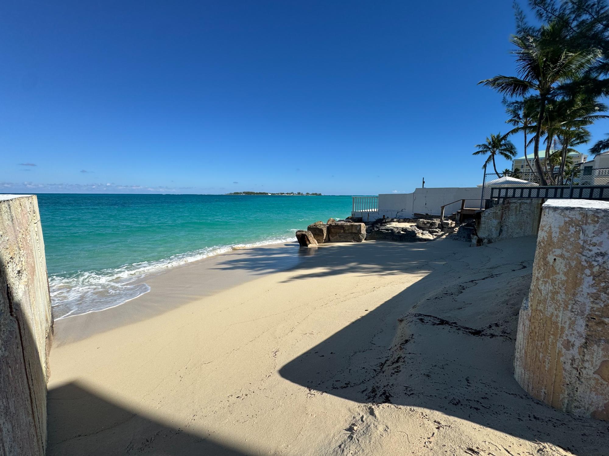 VISTA BELLA, CABLE BEACH Unit: 204