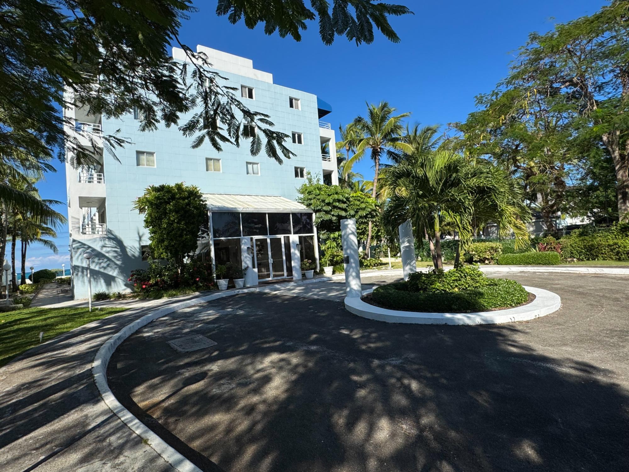 VISTA BELLA, CABLE BEACH Unit: 204