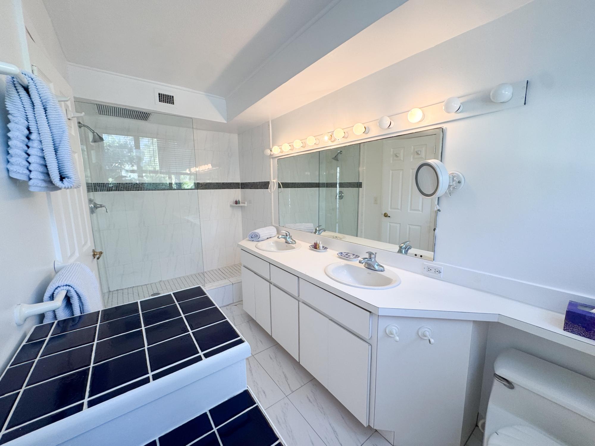 VISTA BELLA, CABLE BEACH Unit: 204