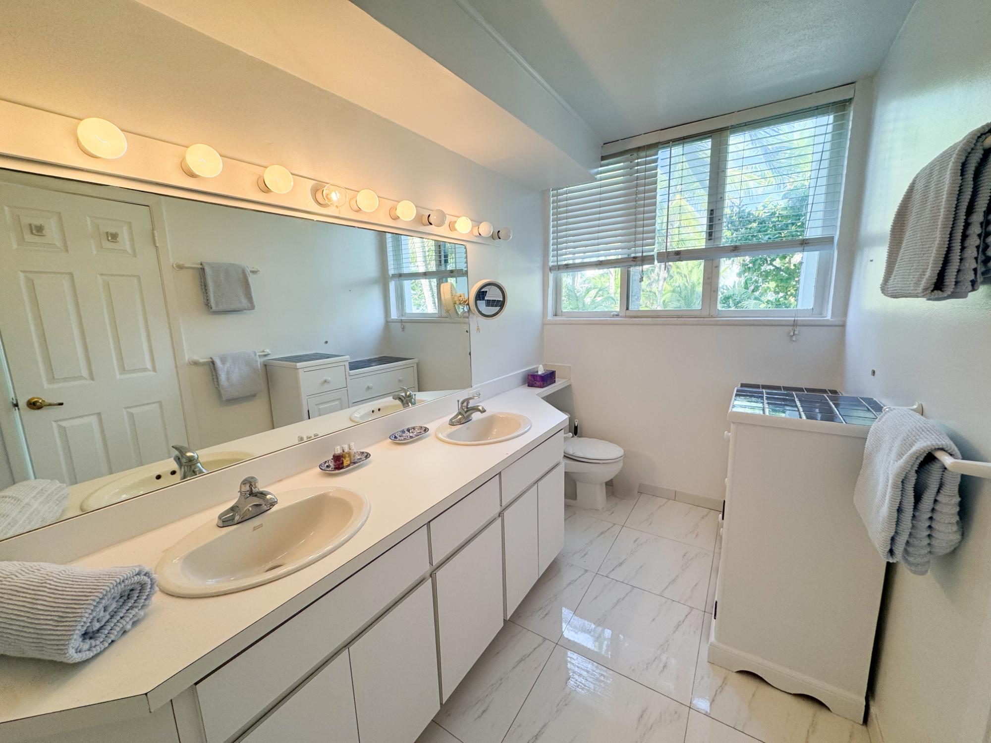 VISTA BELLA, CABLE BEACH Unit: 204