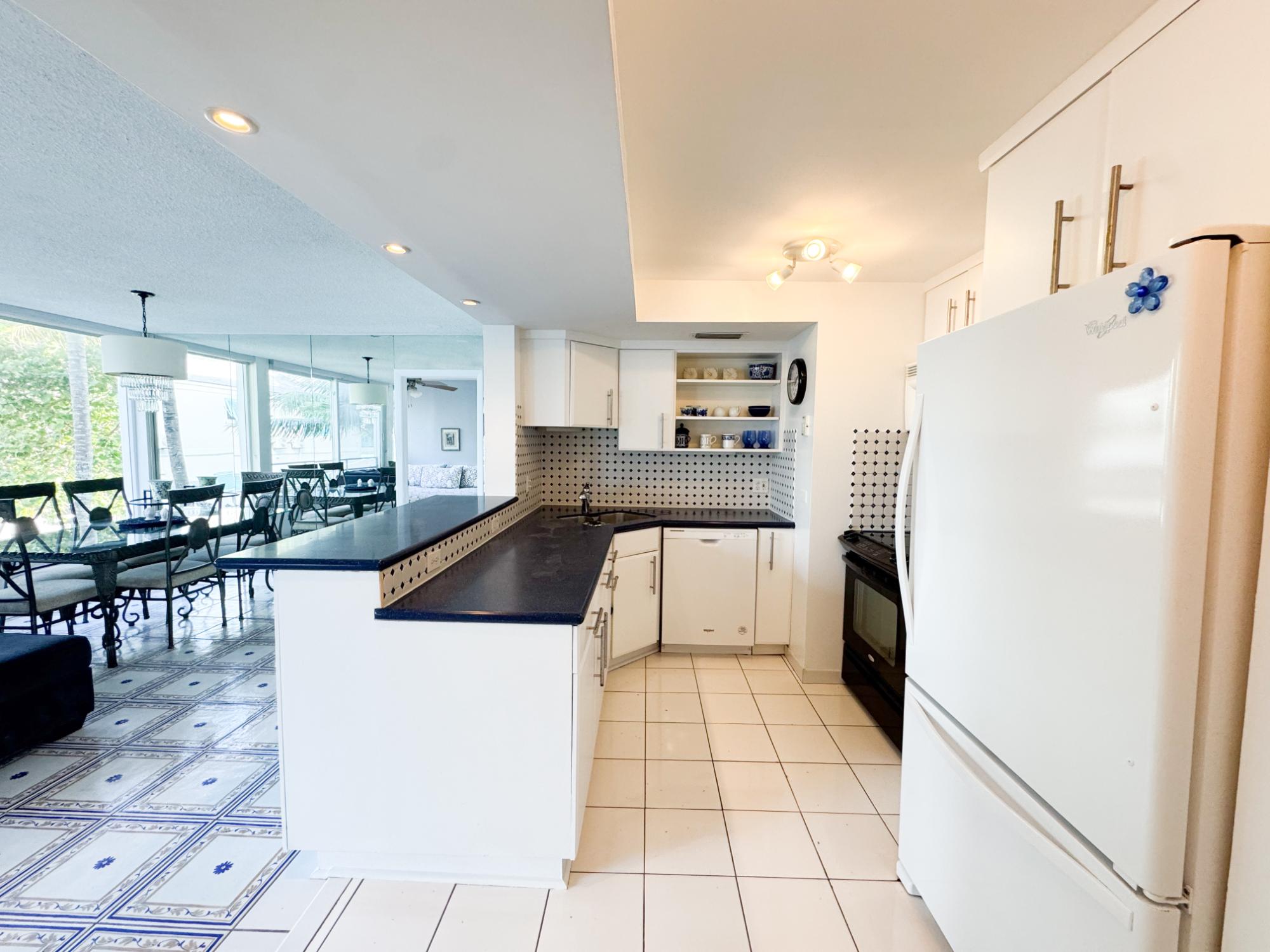 VISTA BELLA, CABLE BEACH Unit: 204