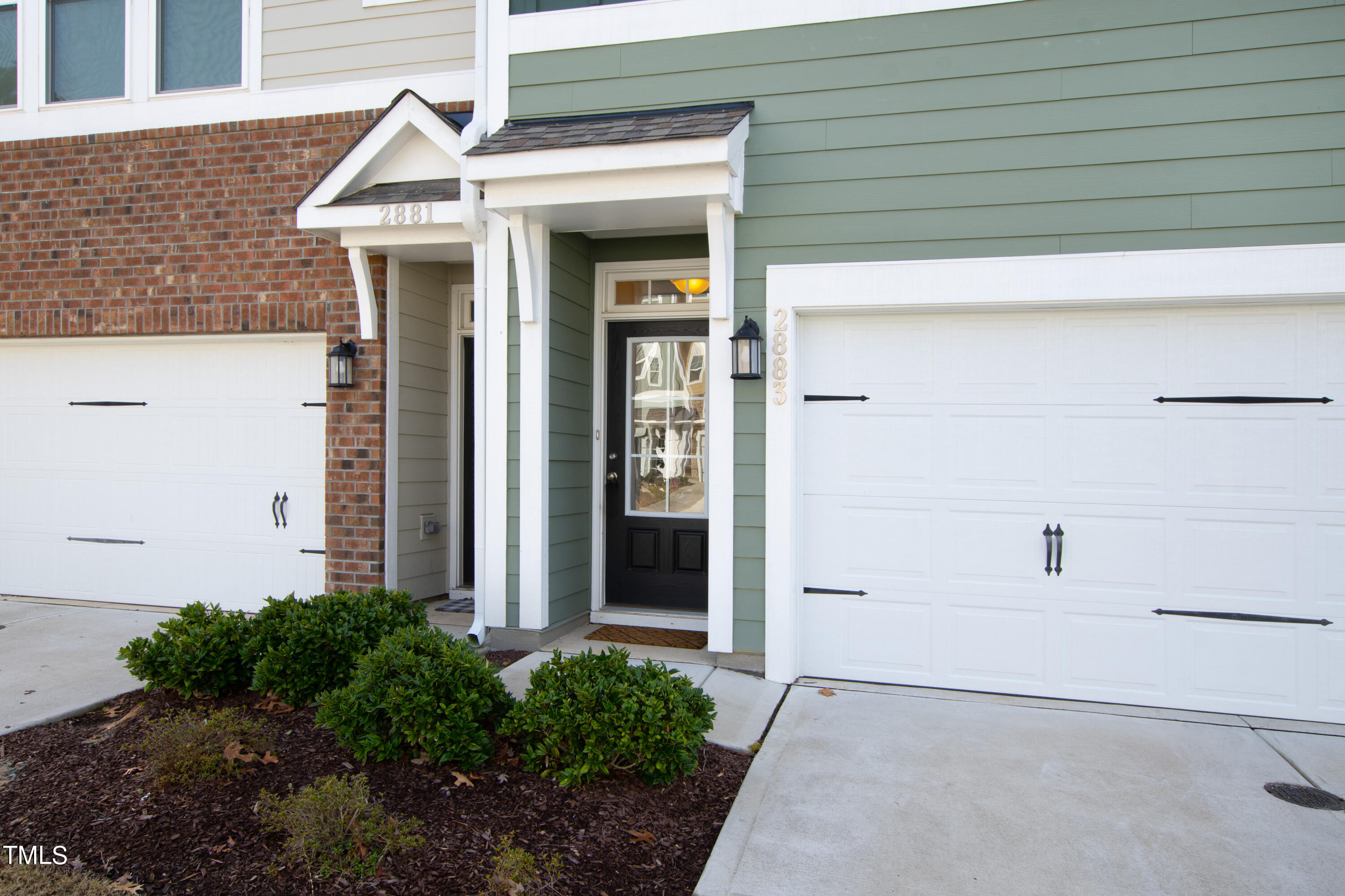 2883 Macintosh Woods Drive