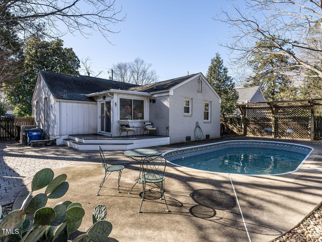 805 Young Street