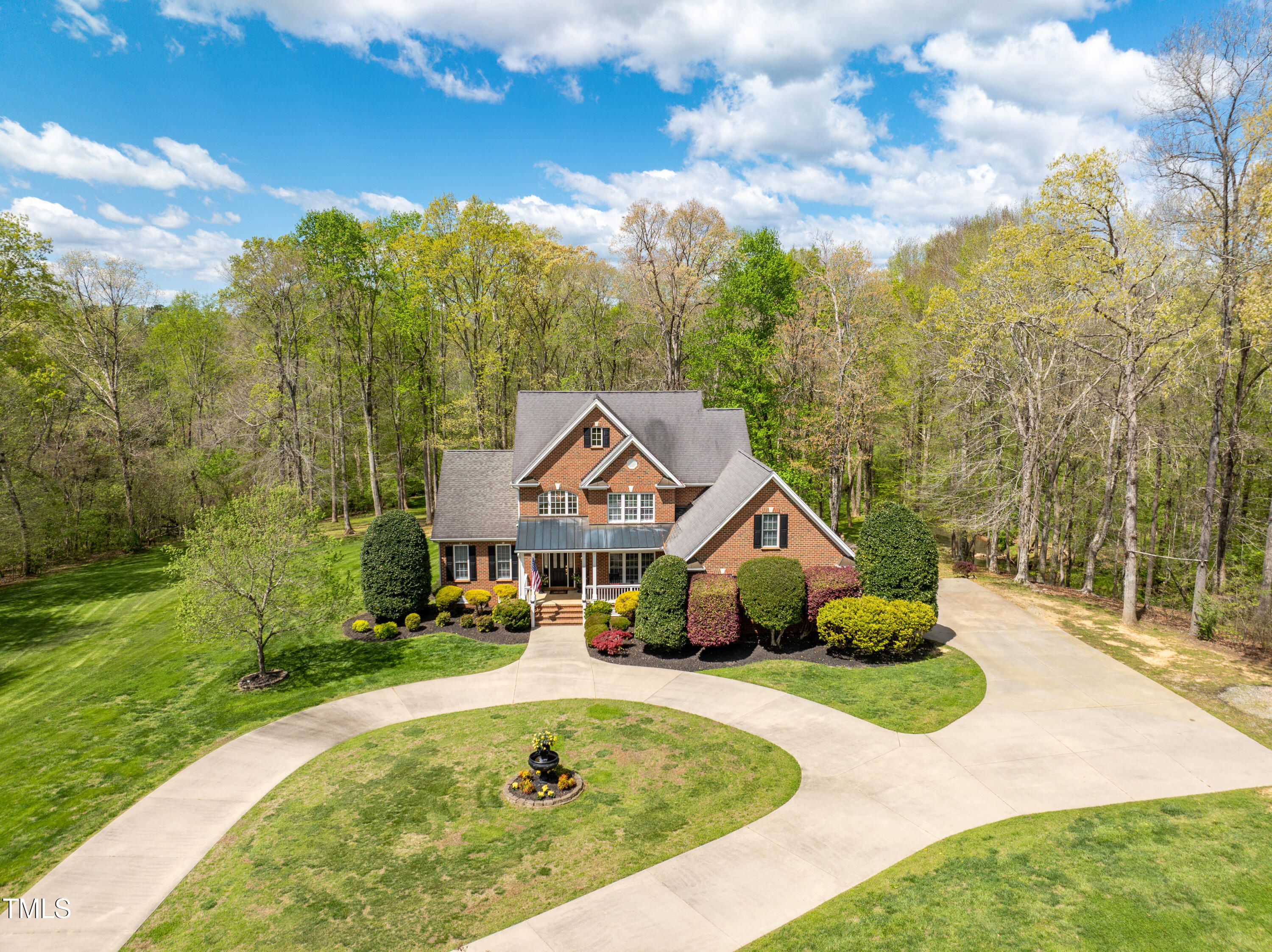 2727 Cliff View Drive