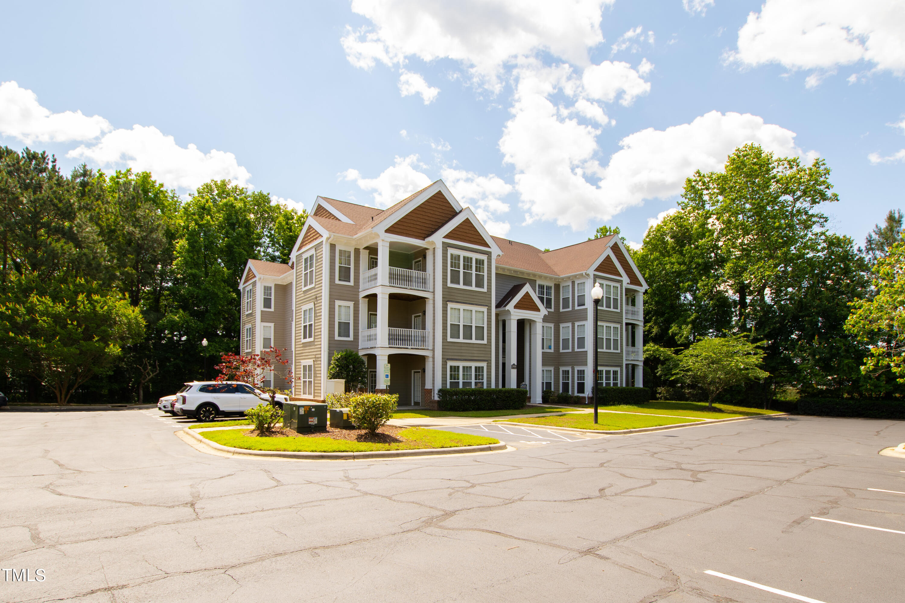 1914 Parkside Village Drive