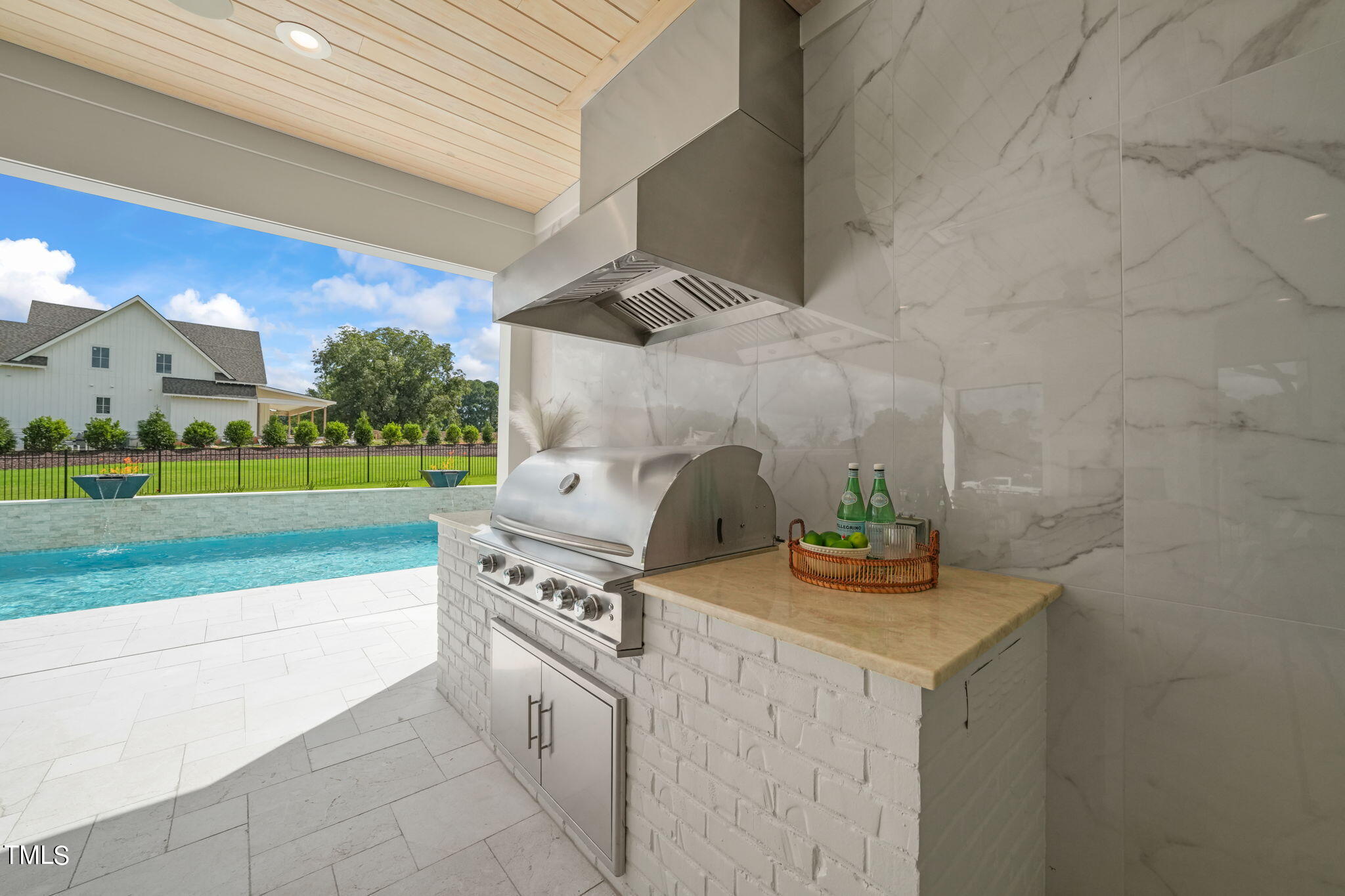 8916 Grand Highland Way