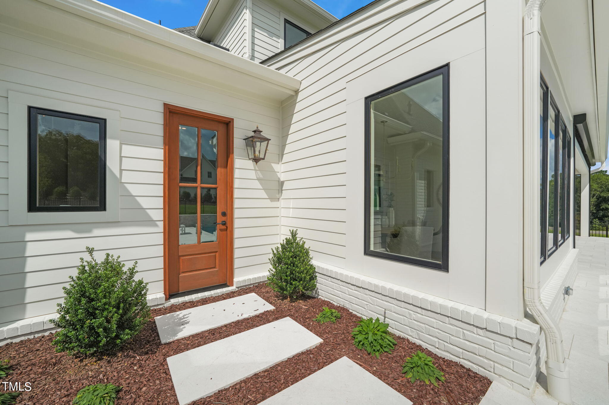 8916 Grand Highland Way