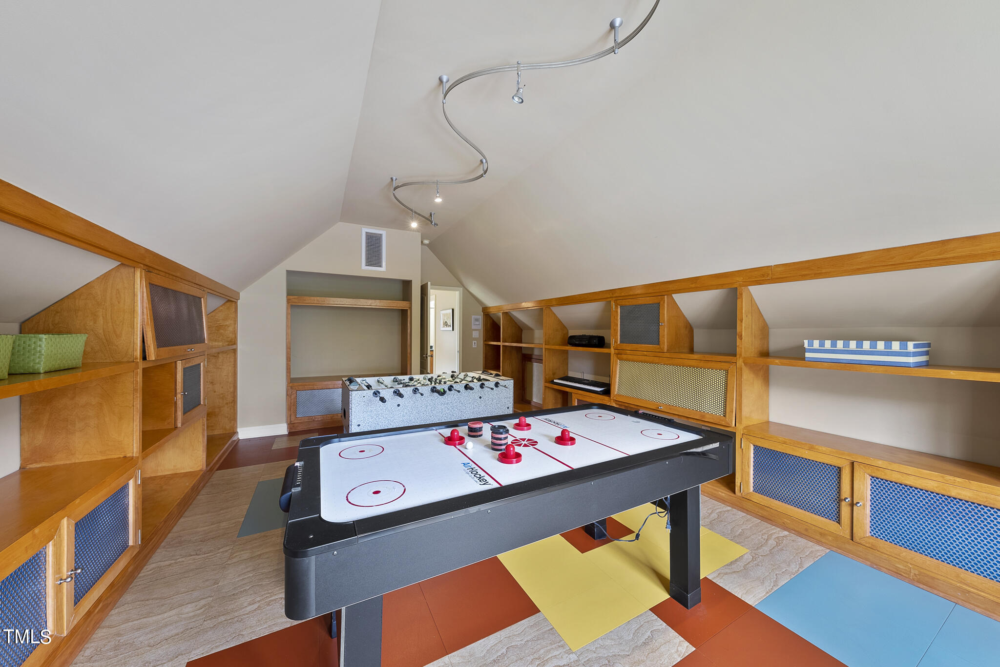 9216 Winged Thistle Court