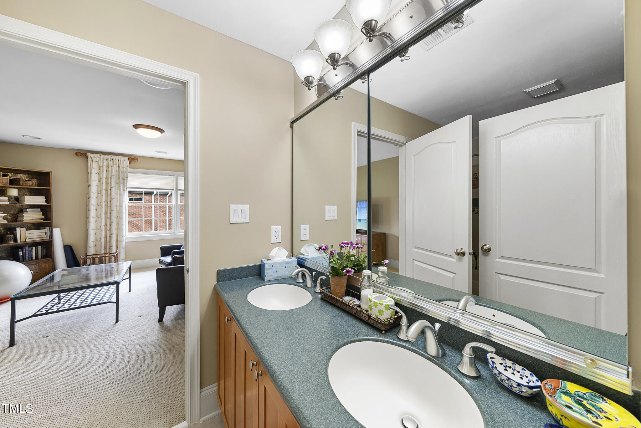 9216 Winged Thistle Court