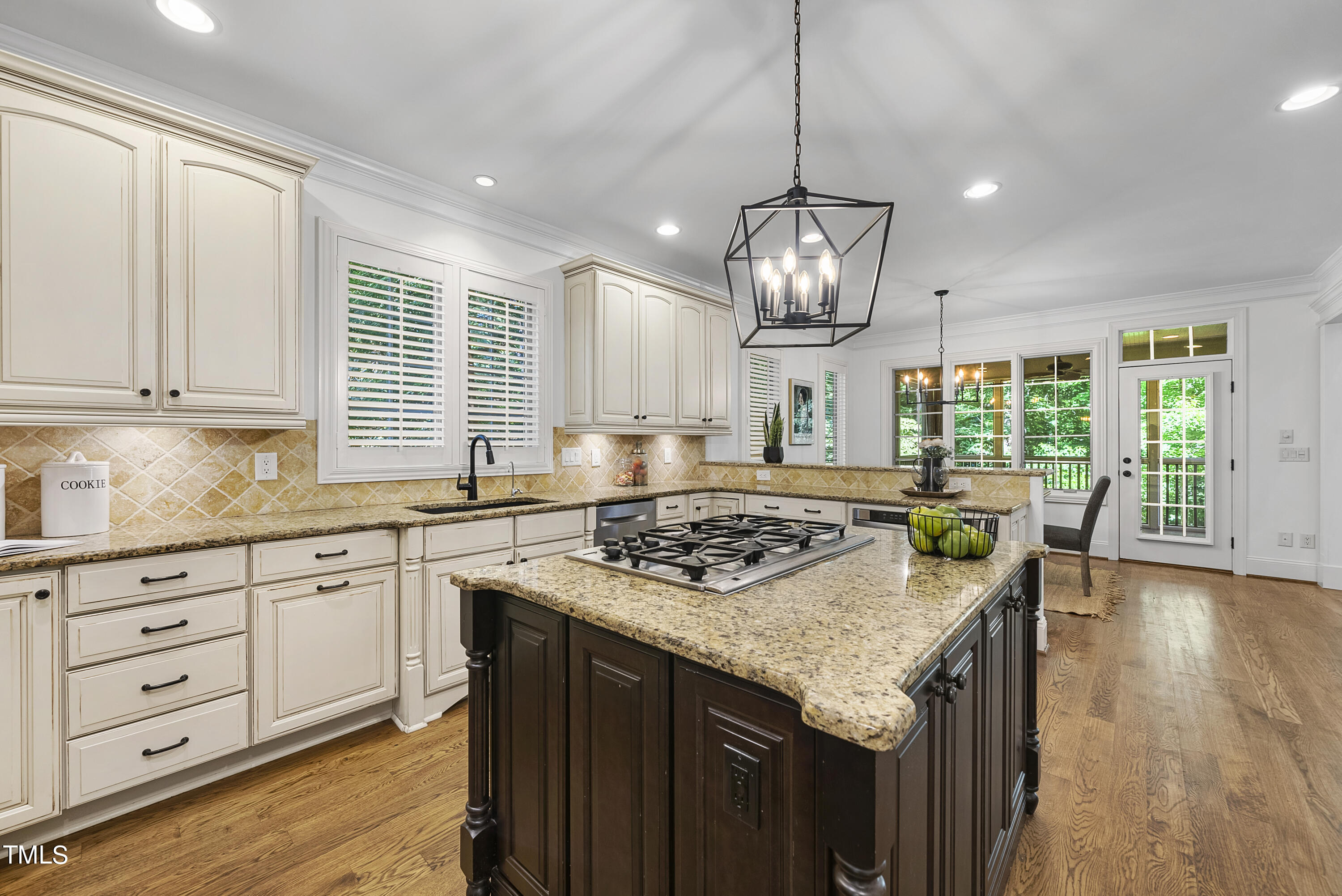 19034 Stone Brook
