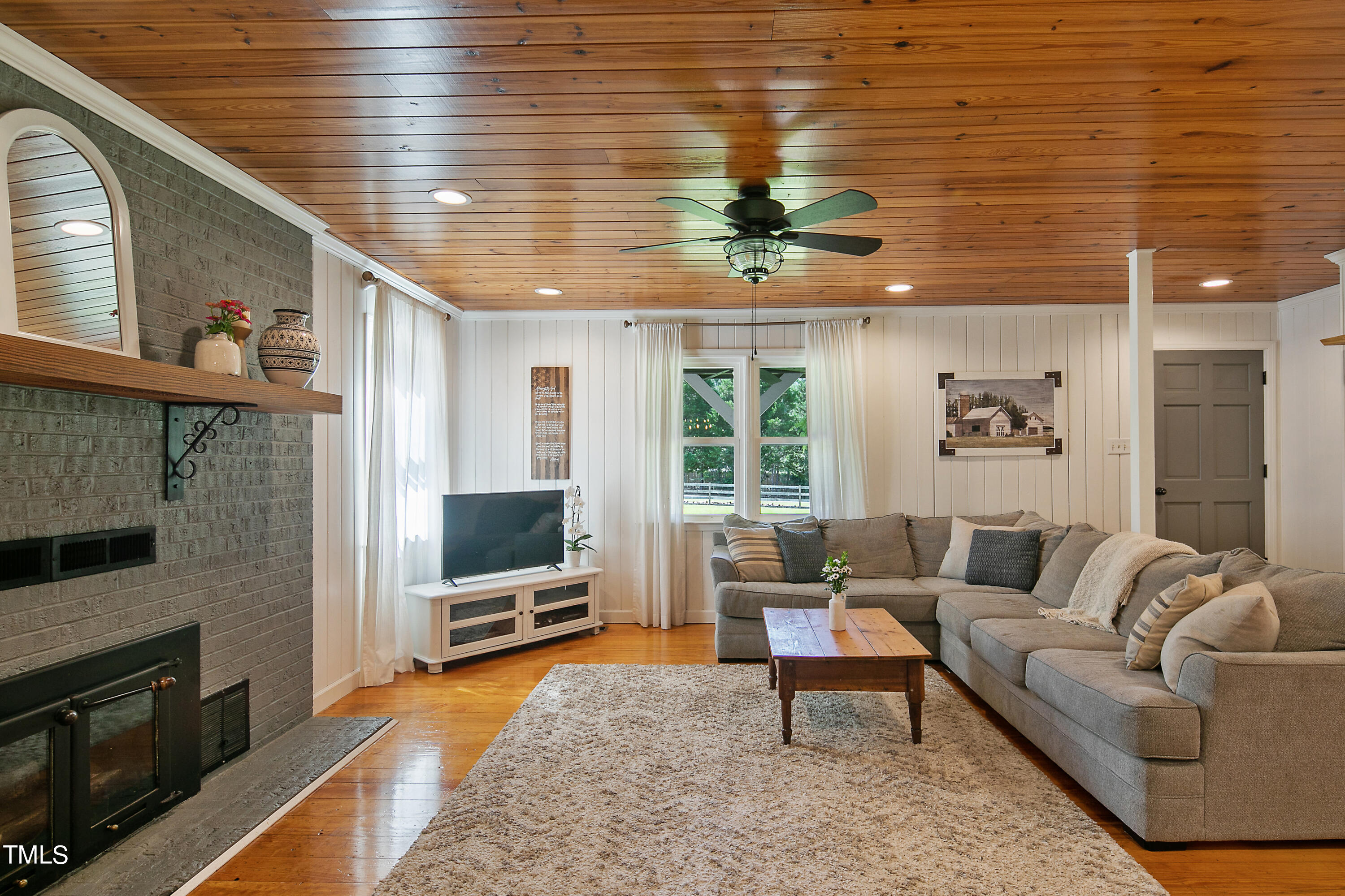 362 Lakeview Drive