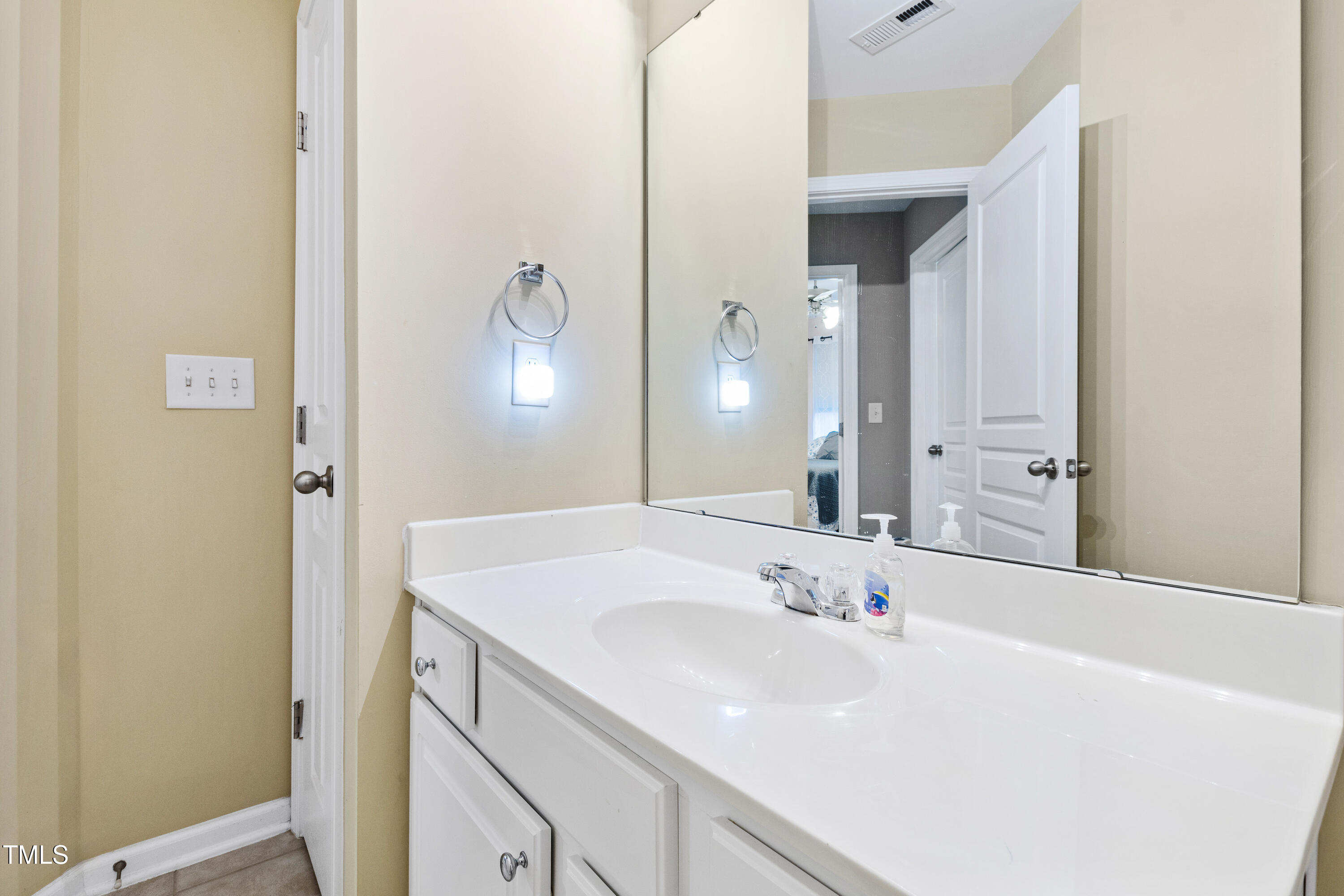 5927 Cameo Glass Way