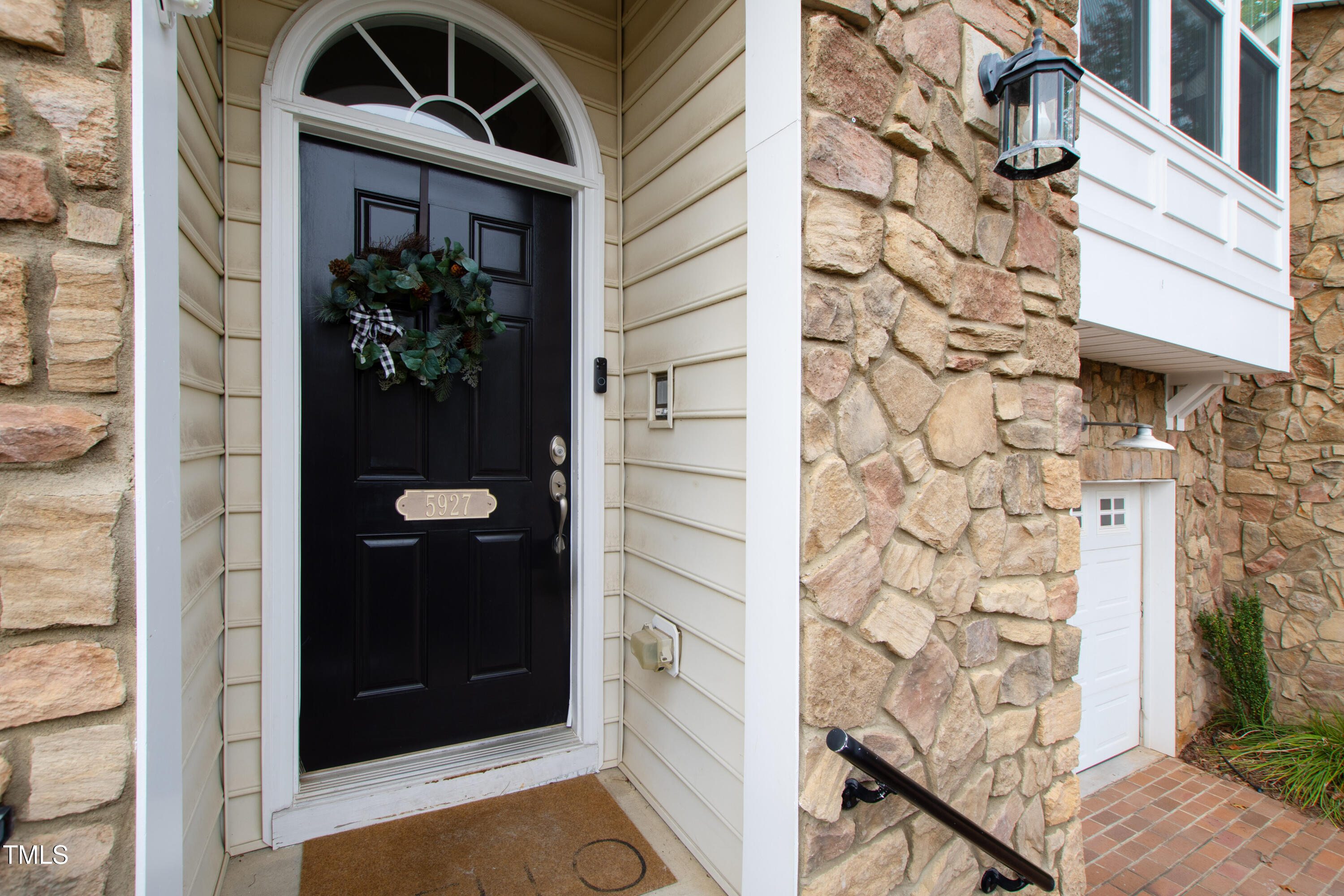 5927 Cameo Glass Way