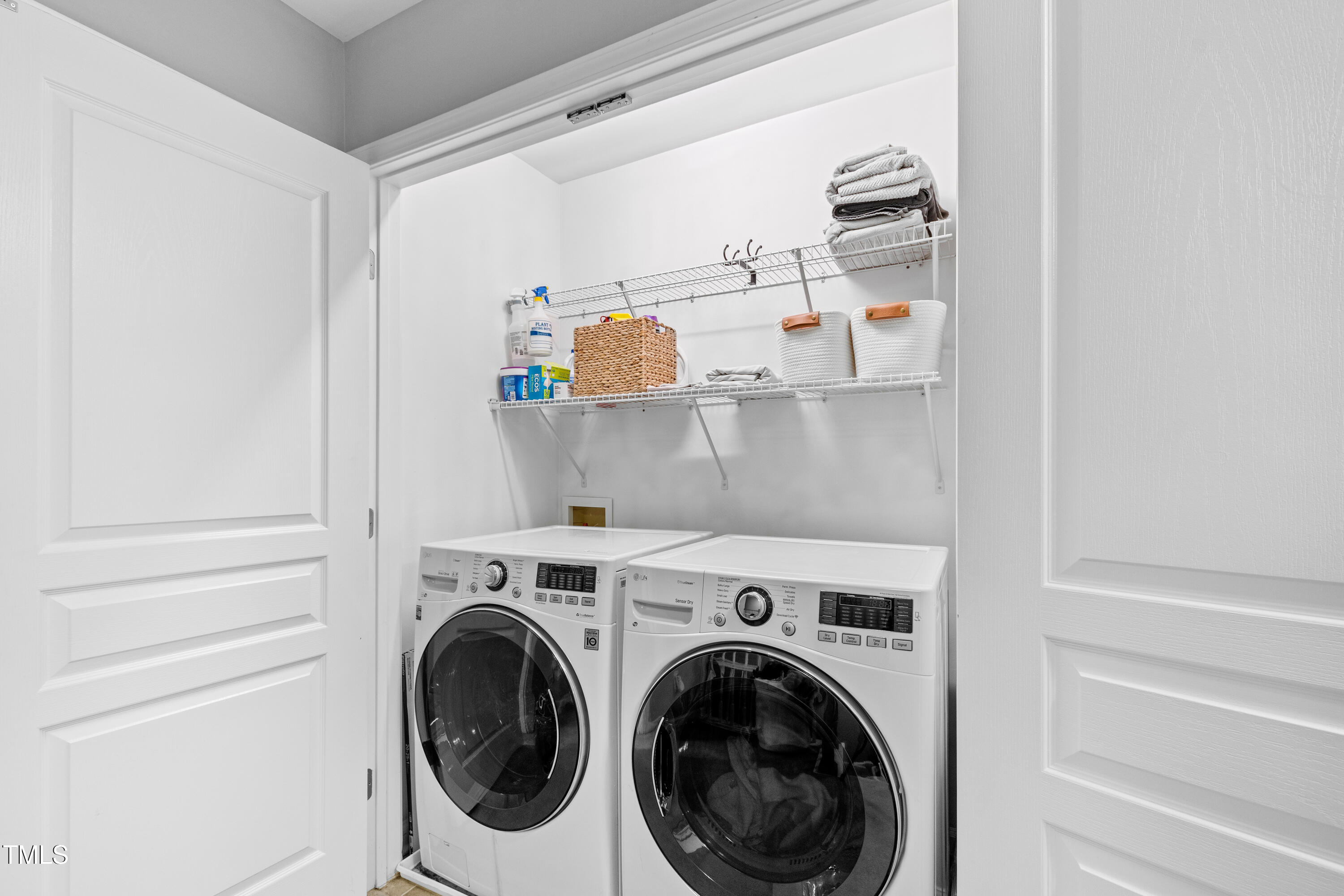 5927 Cameo Glass Way