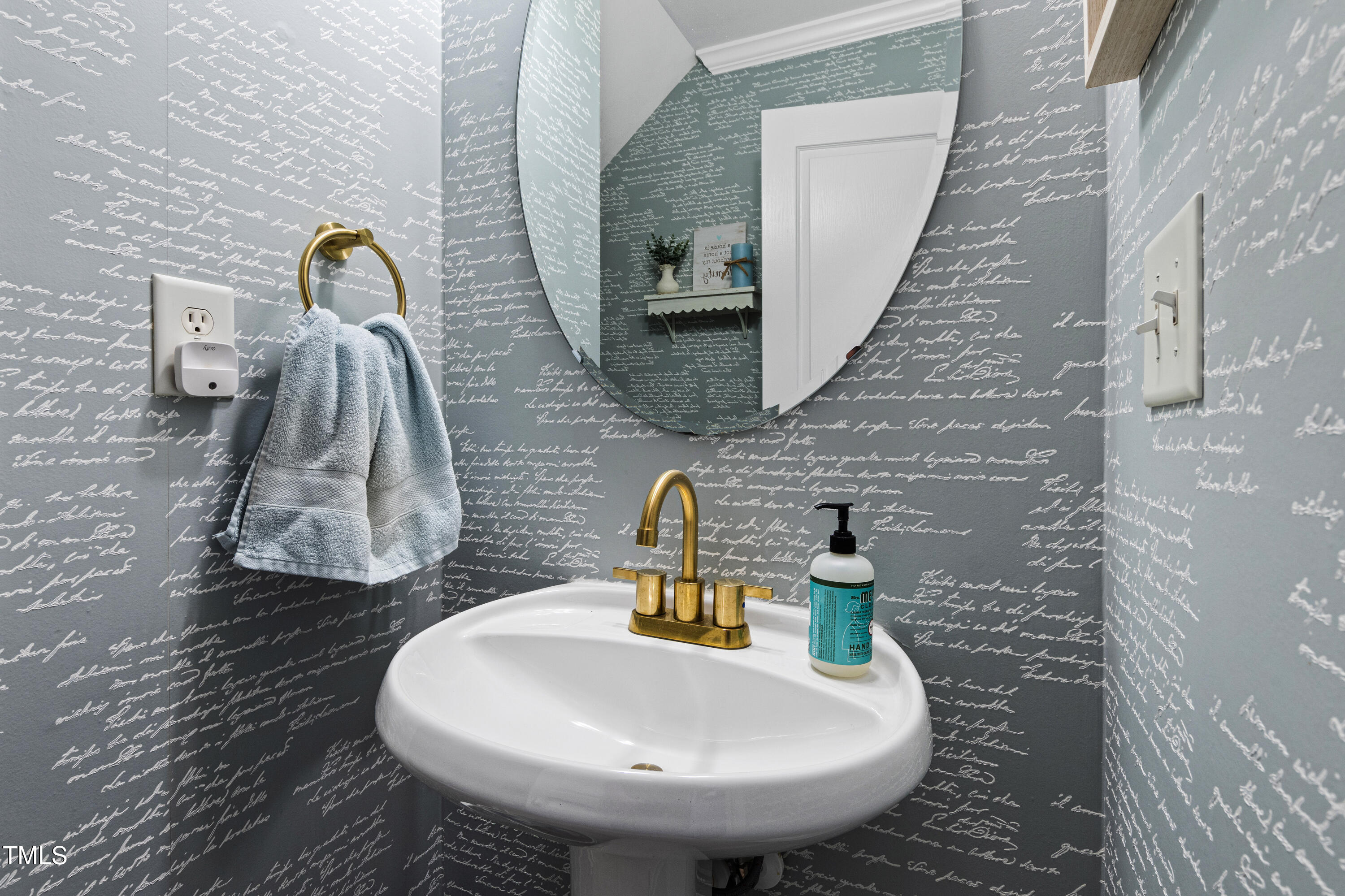 5927 Cameo Glass Way