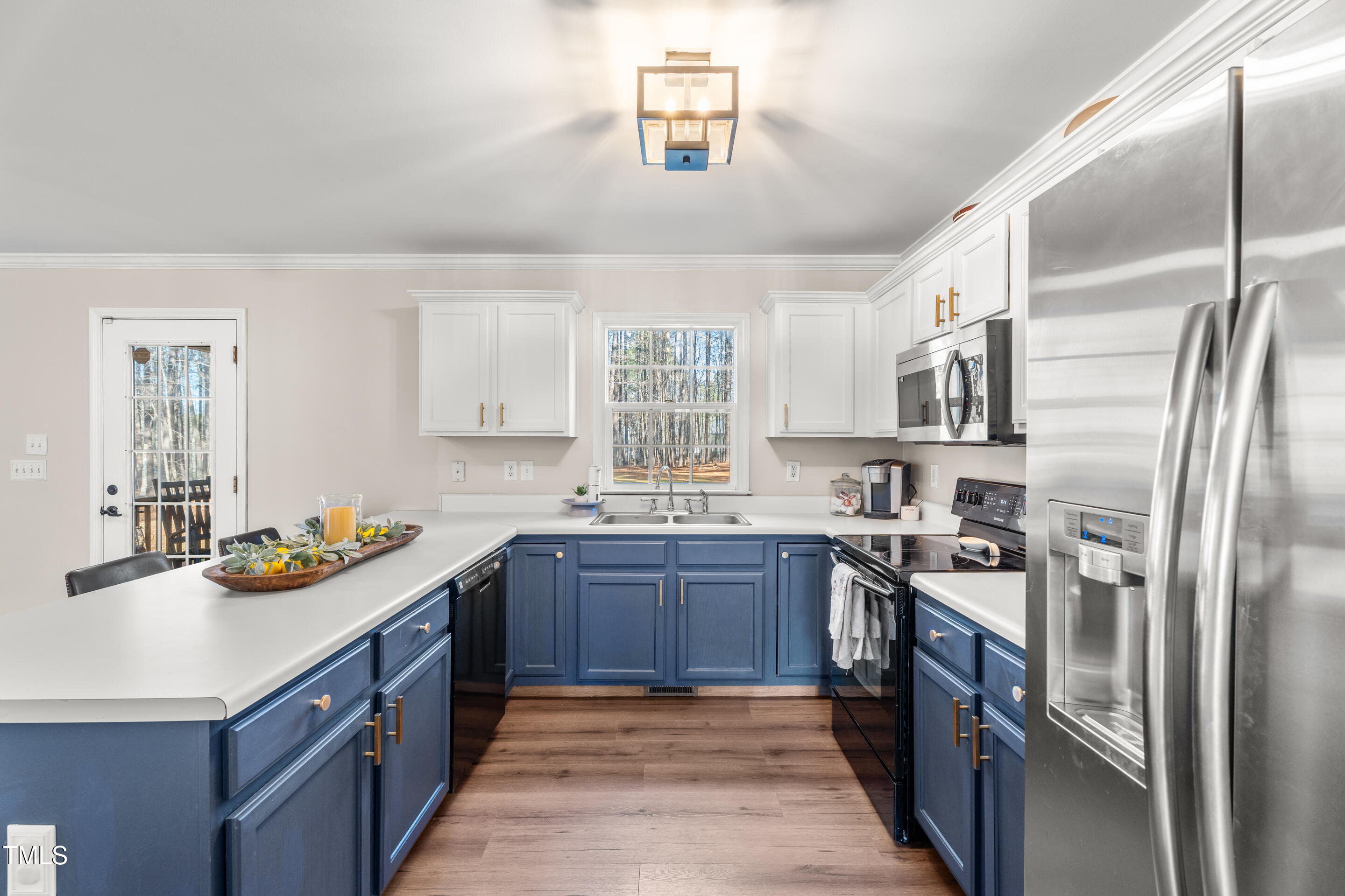 350 Longwood Drive