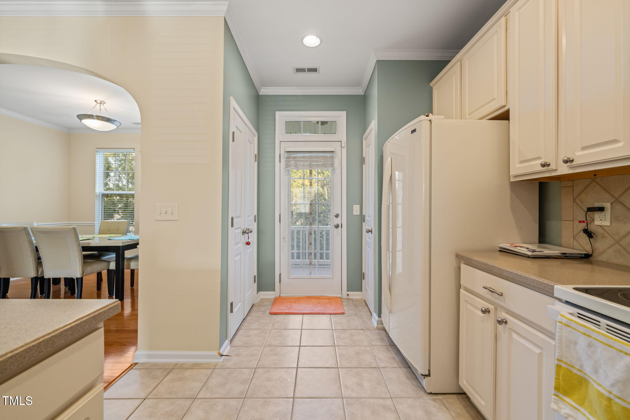 5923 Cameo Glass Way