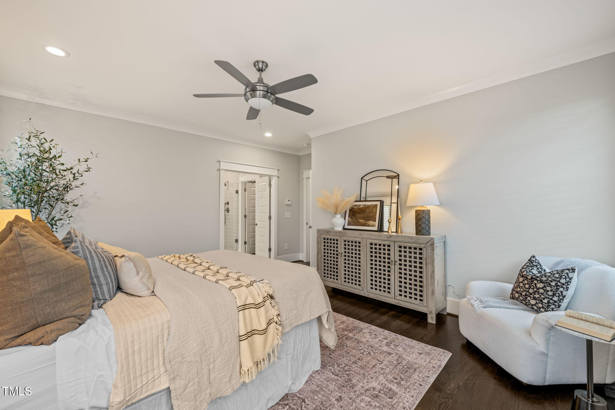 512 Montague Lane