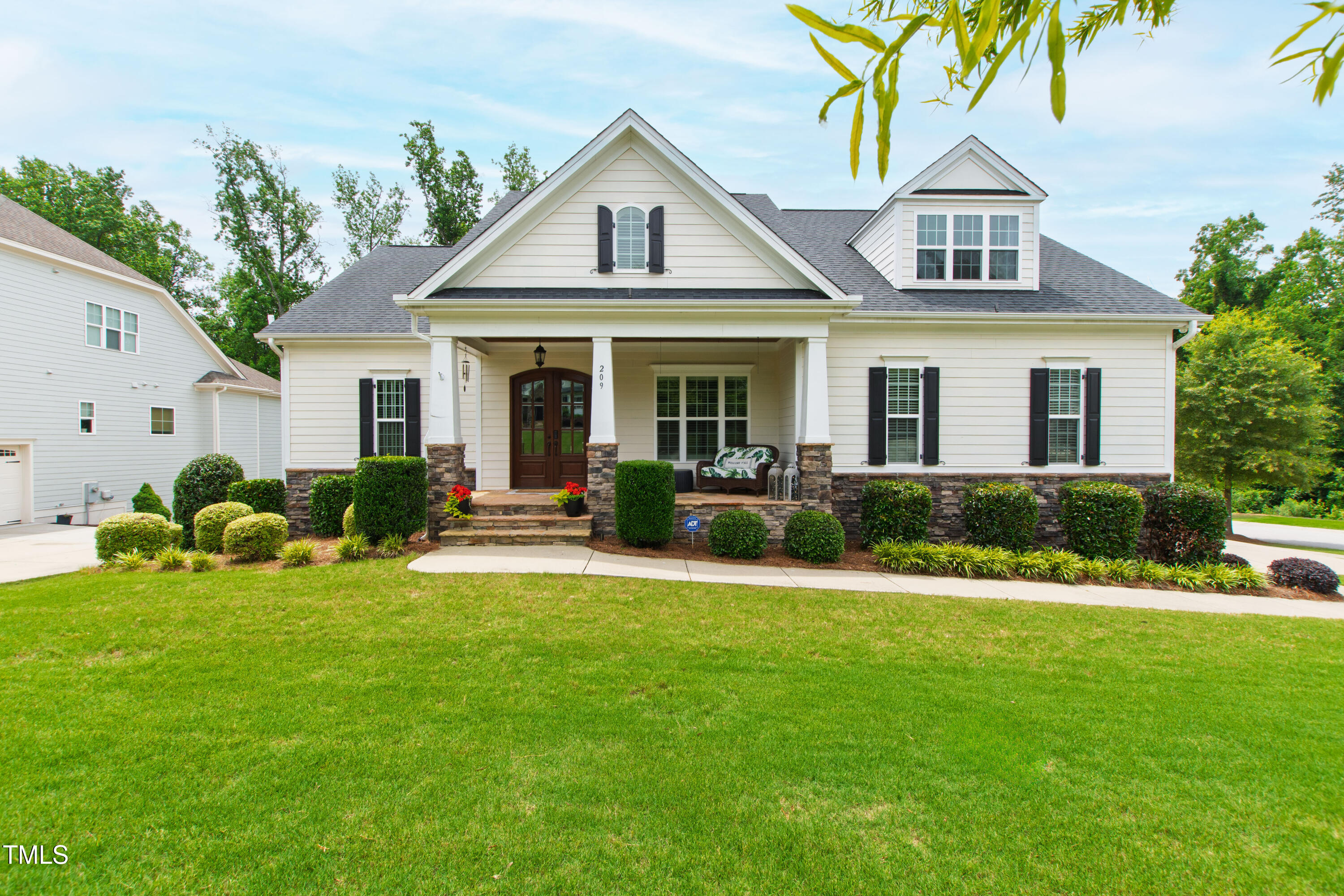 209 Sunset Bluffs Drive