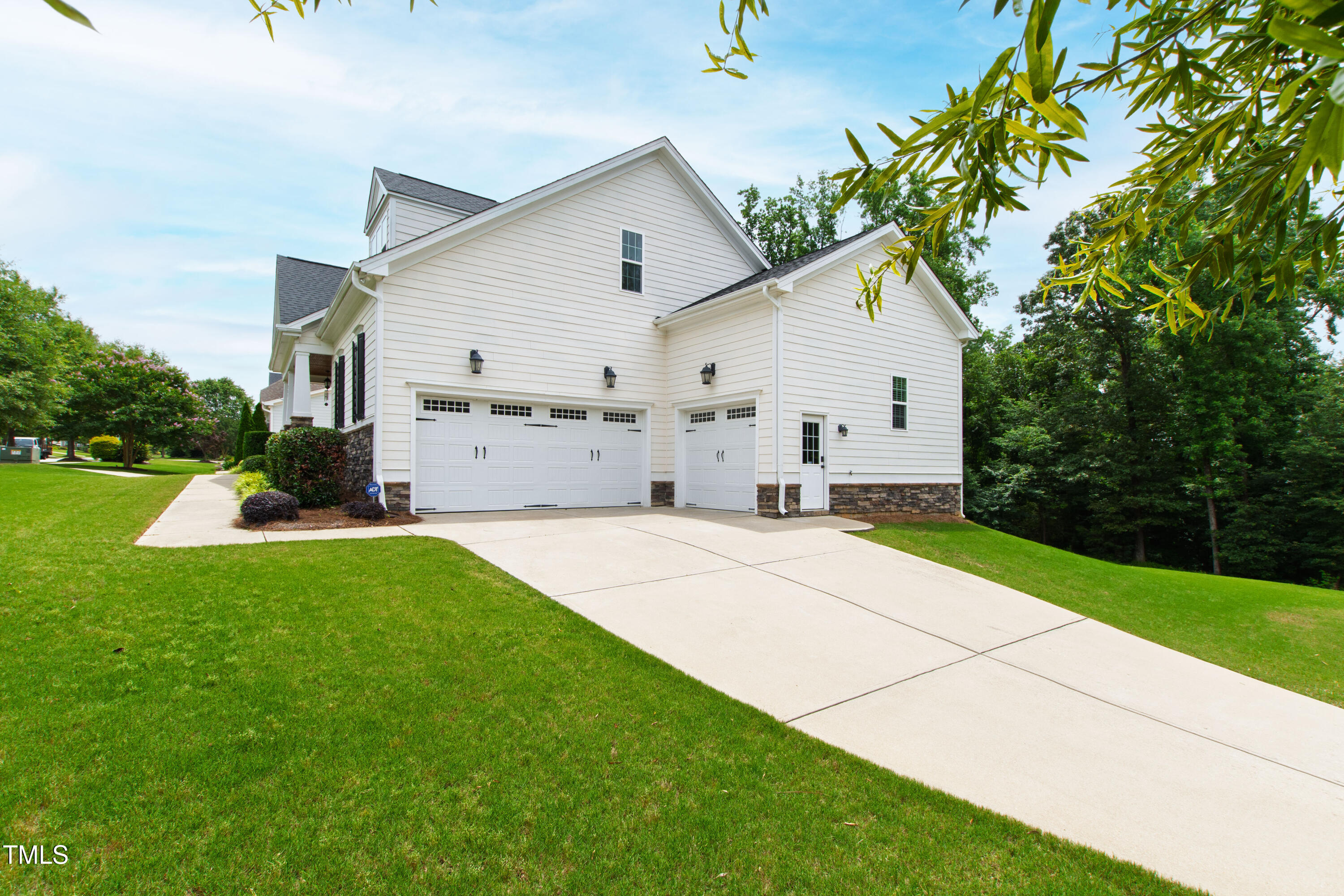 209 Sunset Bluffs Drive