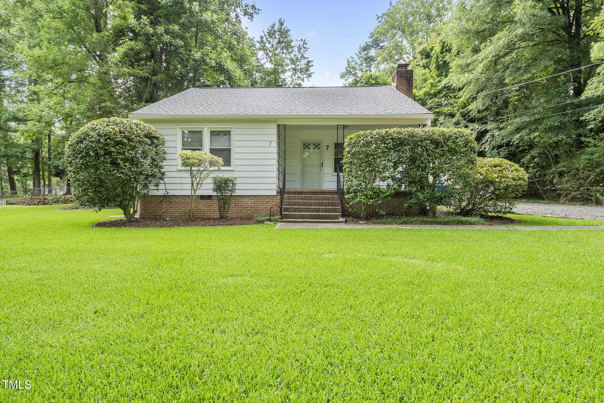 7 Meadowbrook Avenue