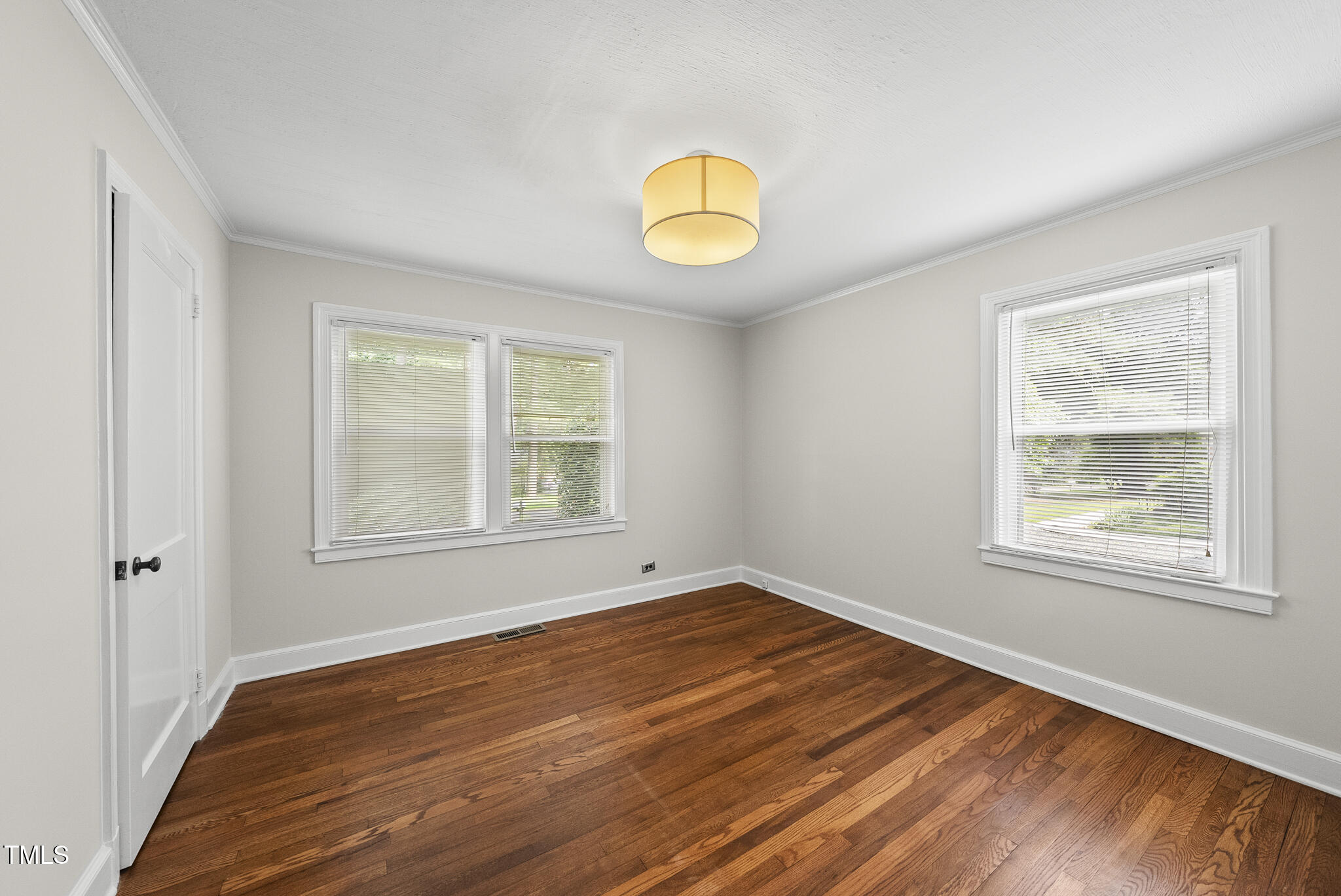 7 Meadowbrook Avenue