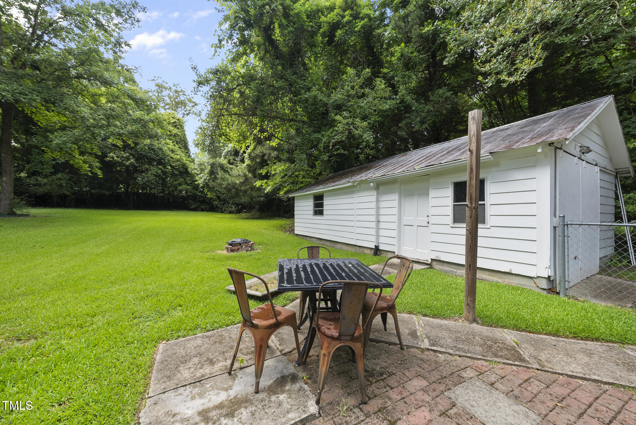 7 Meadowbrook Avenue