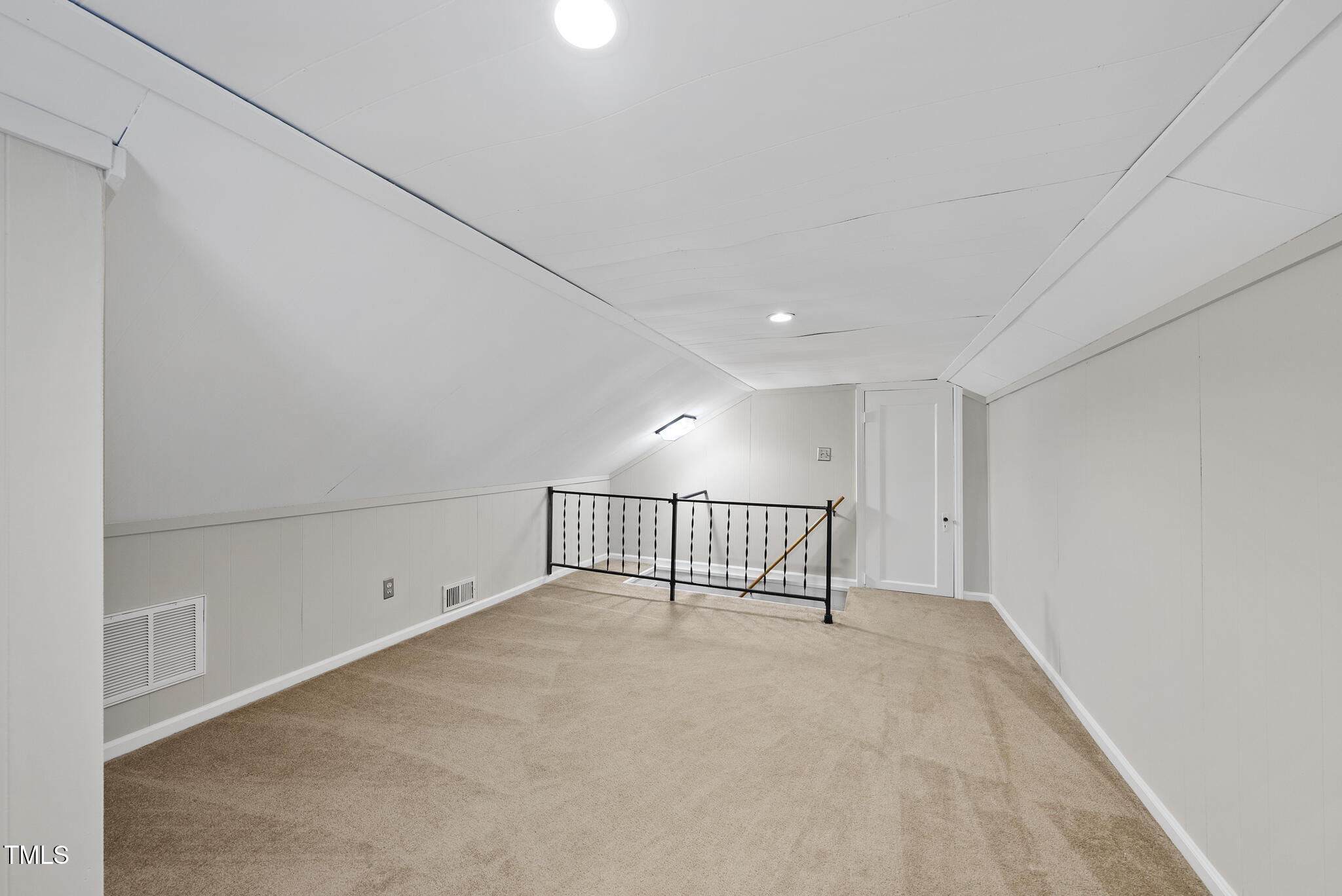 7 Meadowbrook Avenue