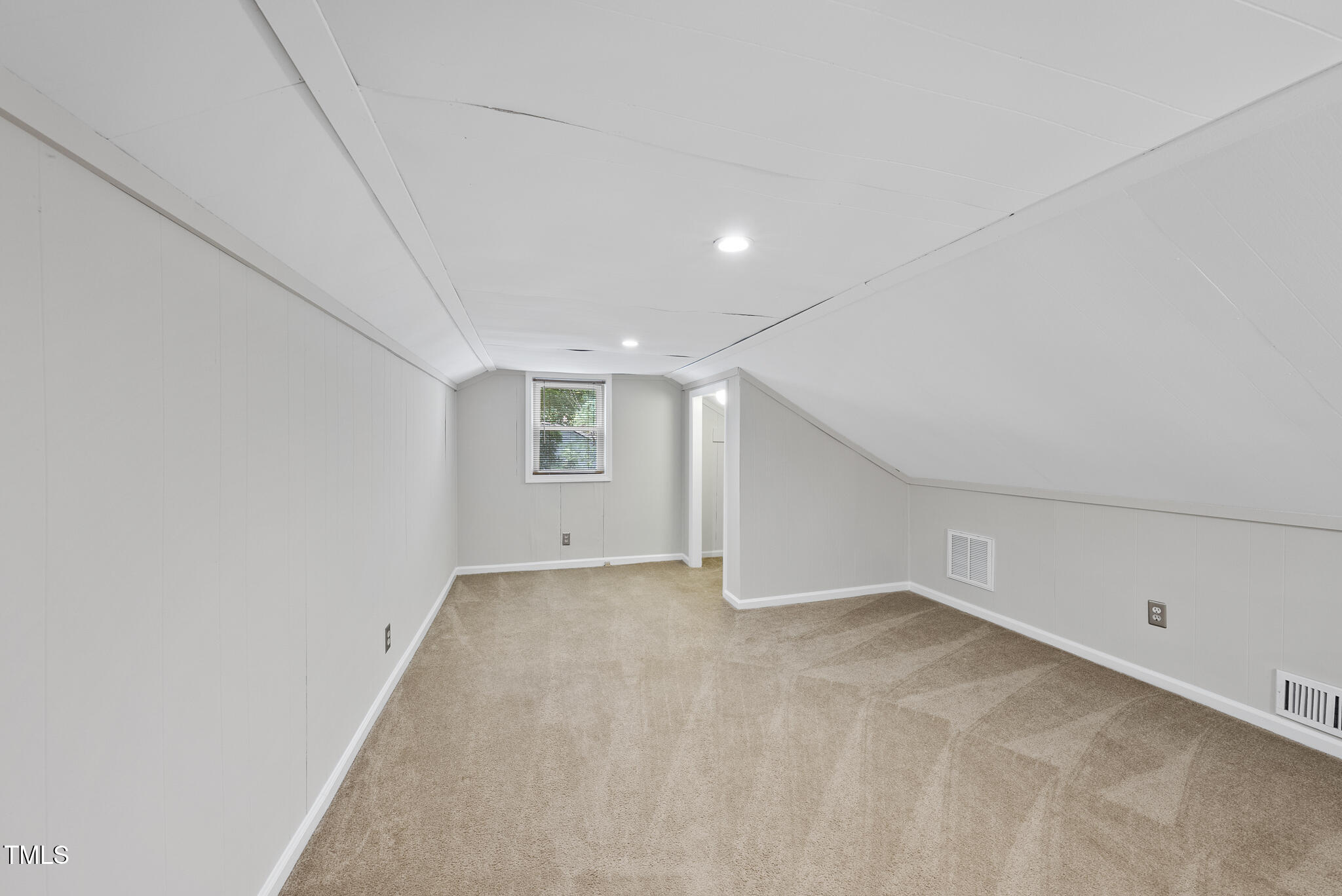 7 Meadowbrook Avenue