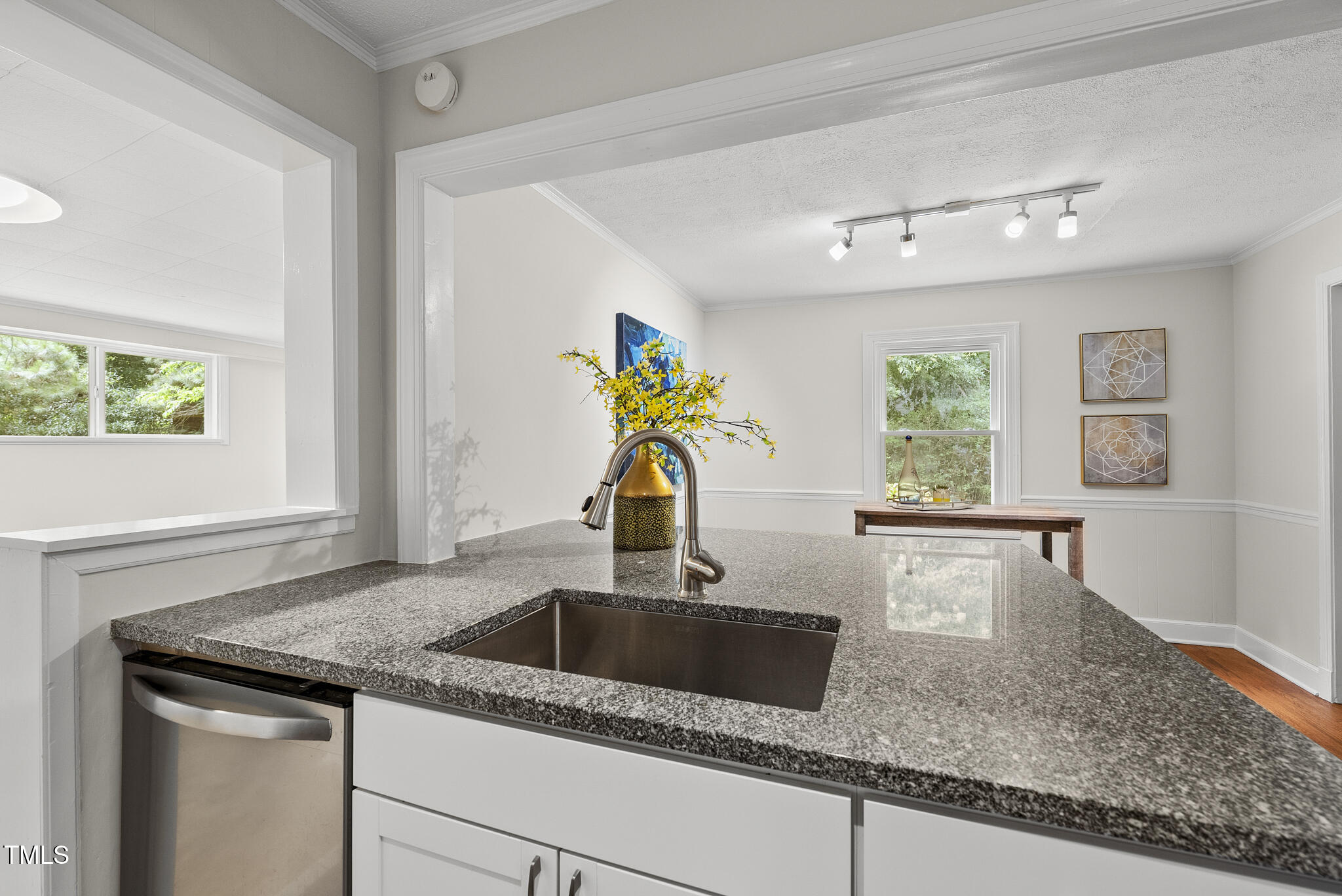 7 Meadowbrook Avenue