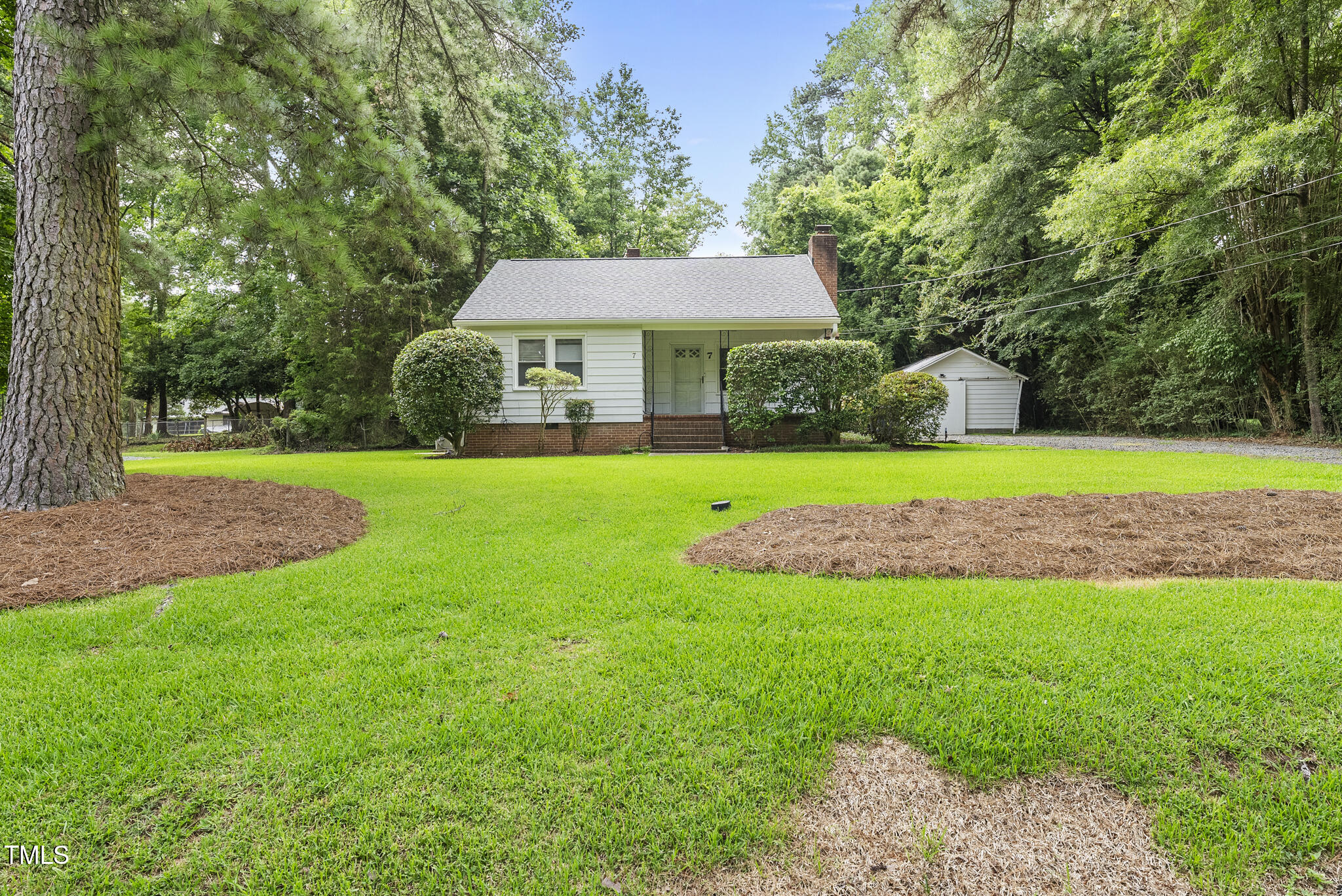 7 Meadowbrook Avenue