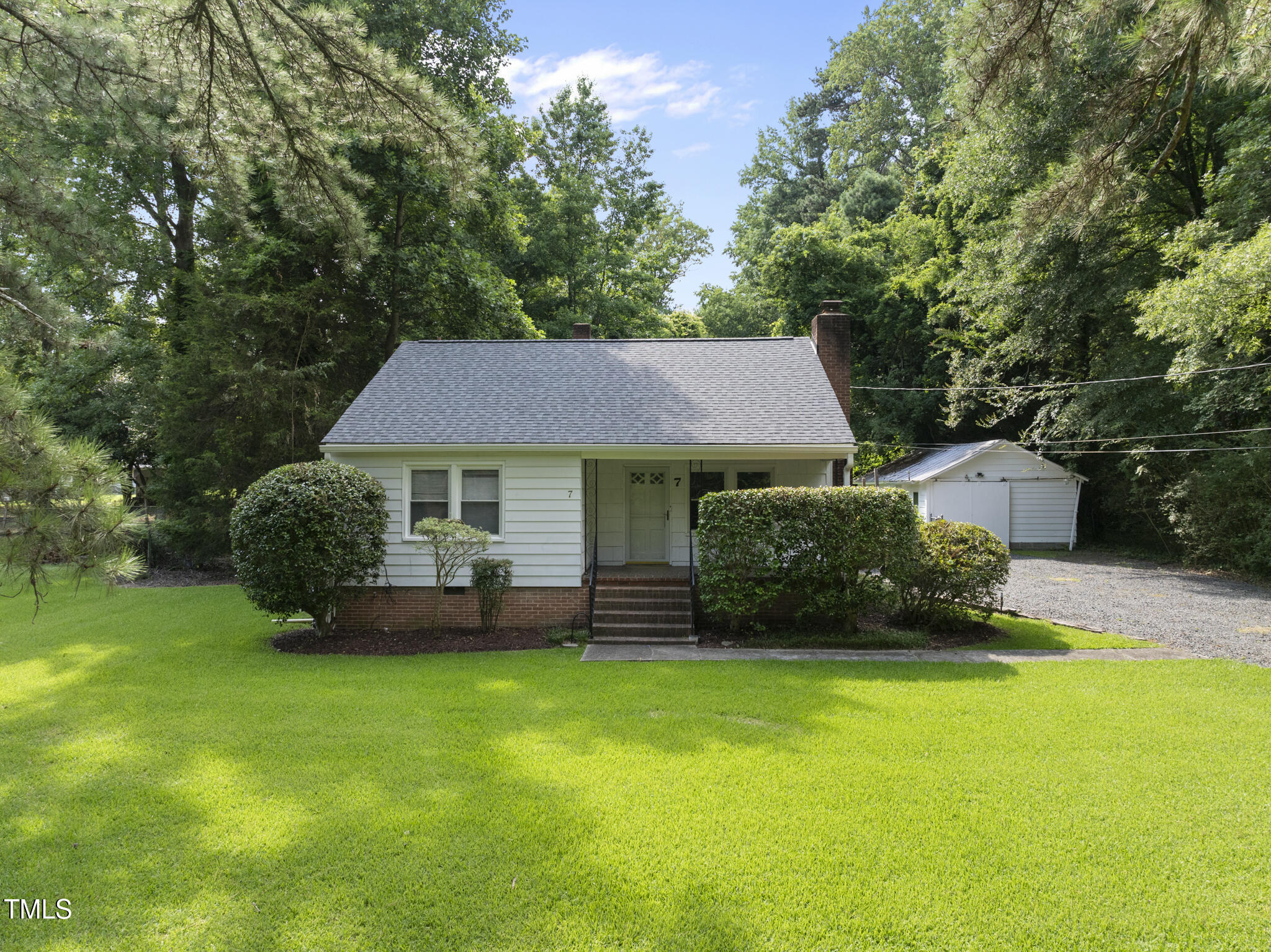 7 Meadowbrook Avenue