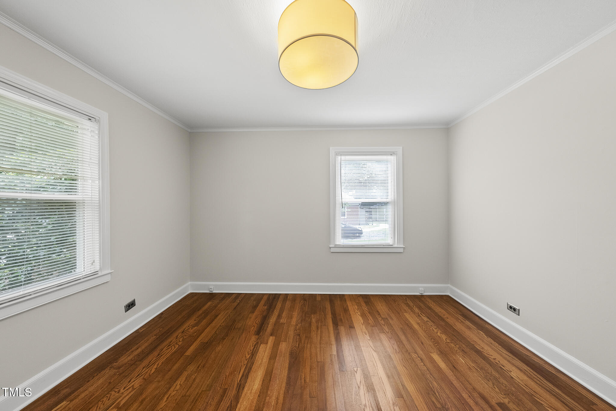 7 Meadowbrook Avenue
