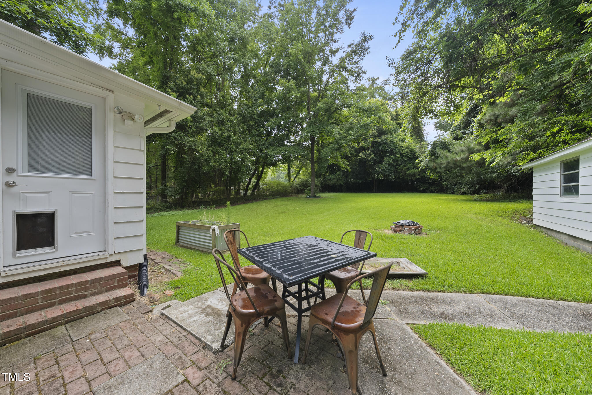 7 Meadowbrook Avenue