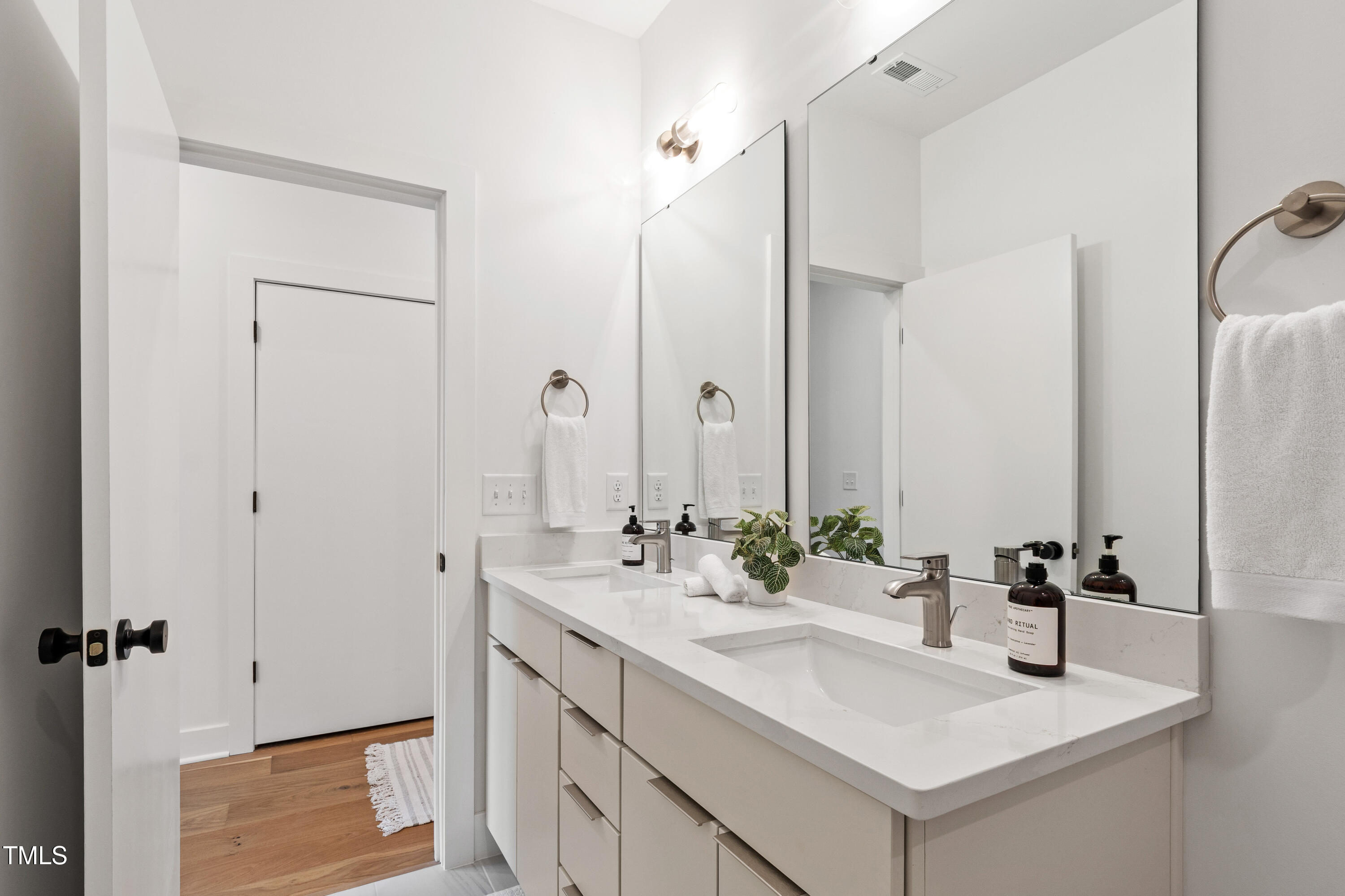 511 Edgecreek Court