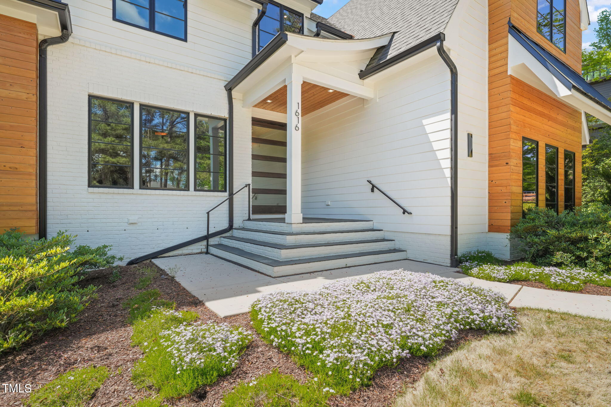 1616 Hunting Ridge Road